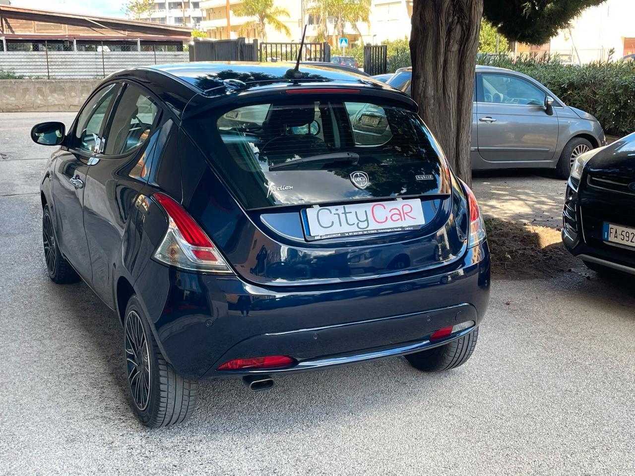 Lancia Ypsilon 1.0 FireFly 5 porte S&S Hybrid Ecochic Silver