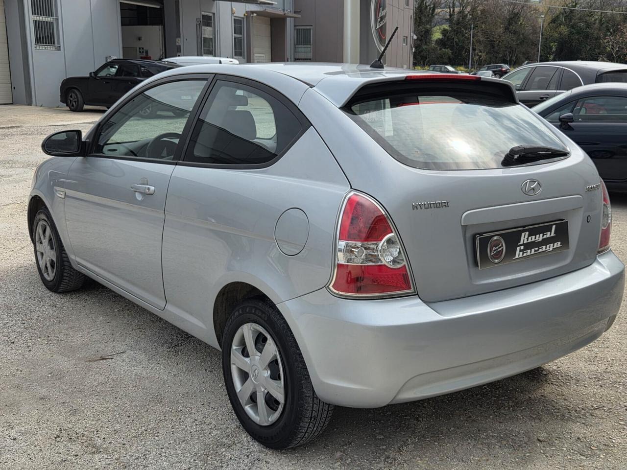 Hyundai Accent 1.4 DYNAMIC METANO -soli km 65.000-