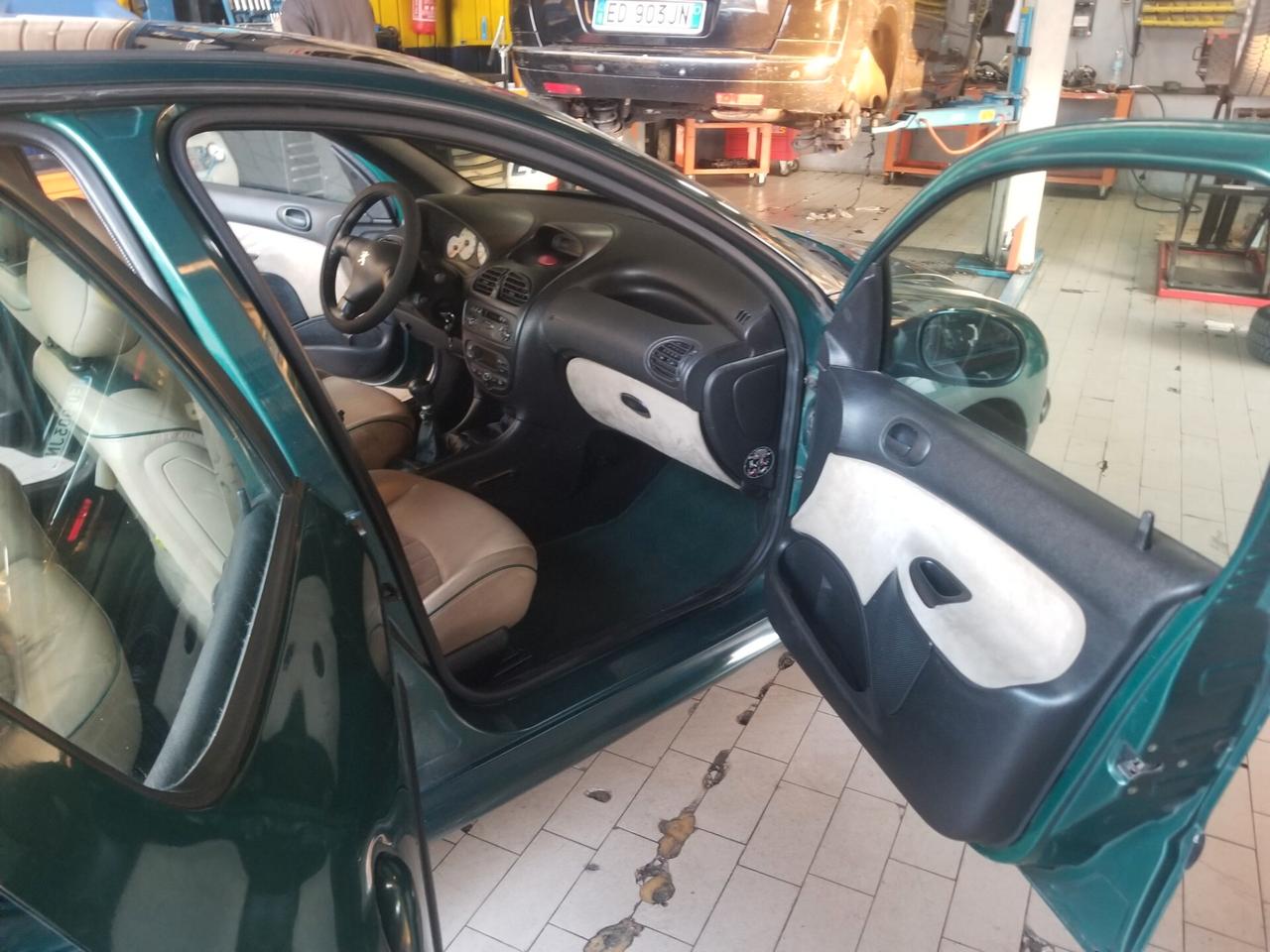 Peugeot 206 1.1 5p. XR