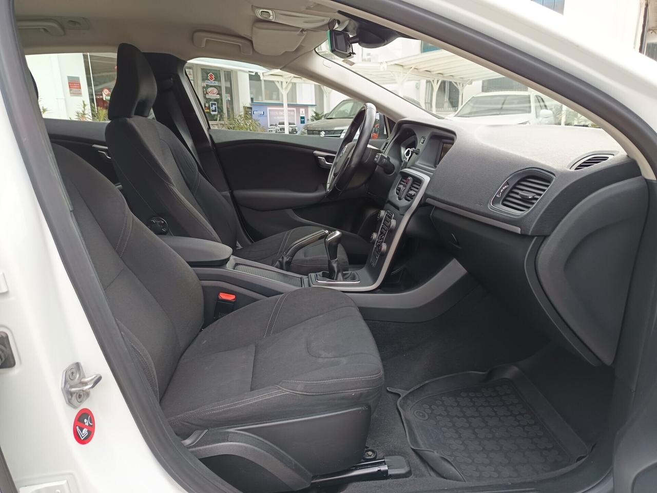 Volvo V40 D2 1.6 Momentum Tua a 164€/*mese