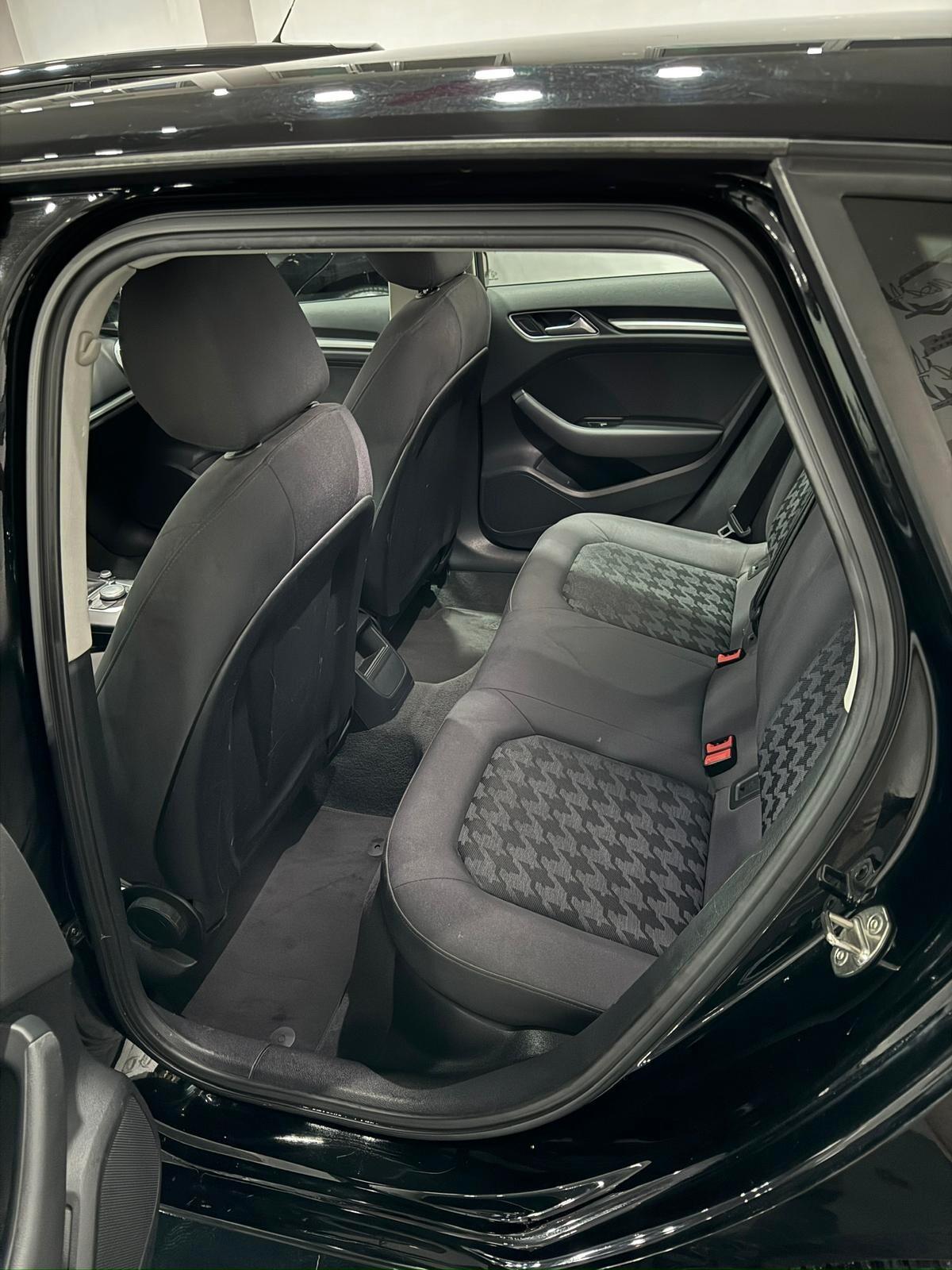 Audi A3 1.6 TDI clean diesel S tronic Ambition
