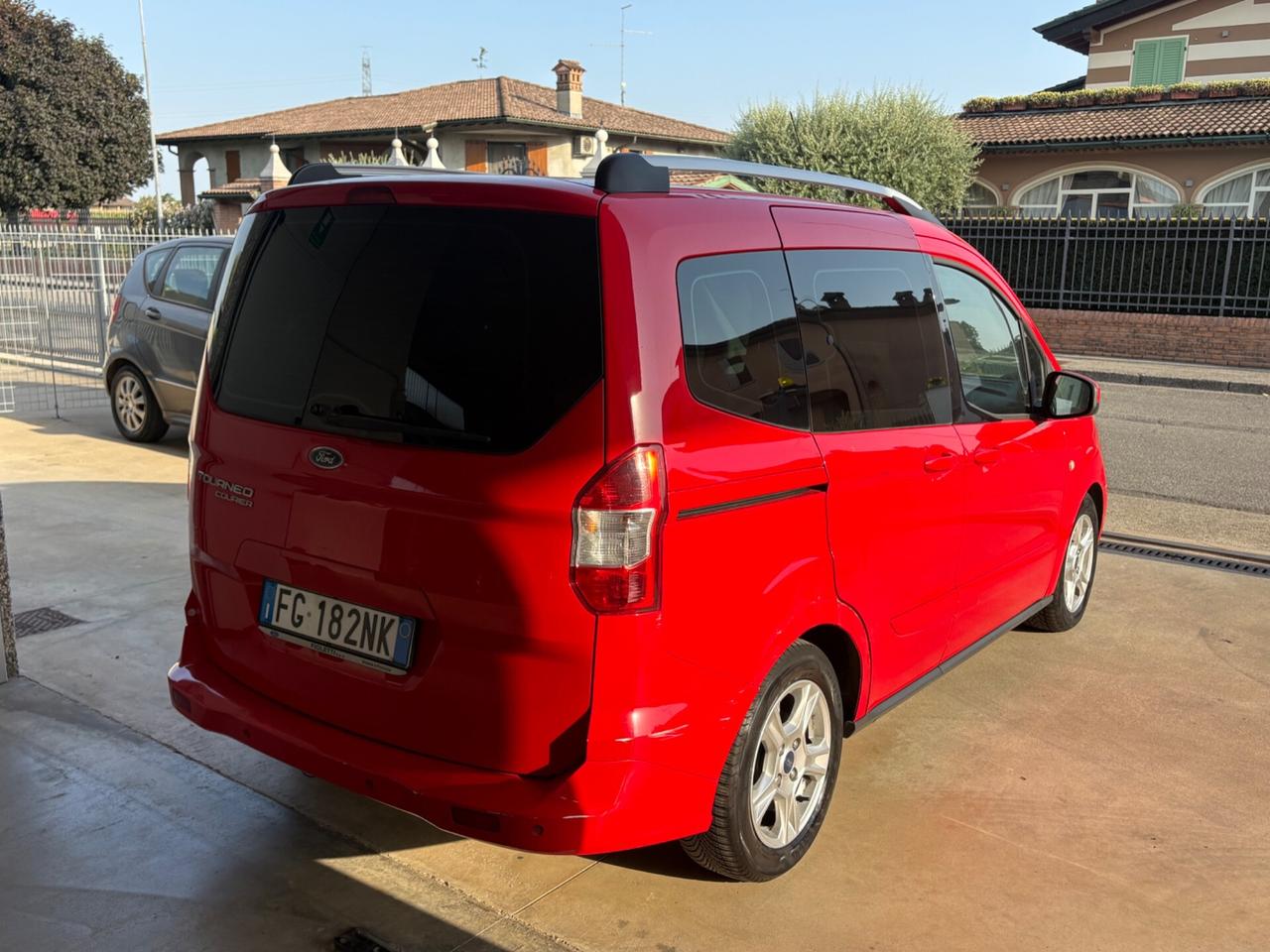 Ford Tourneo Courier 1.5 TDCI 75 CV Titanium