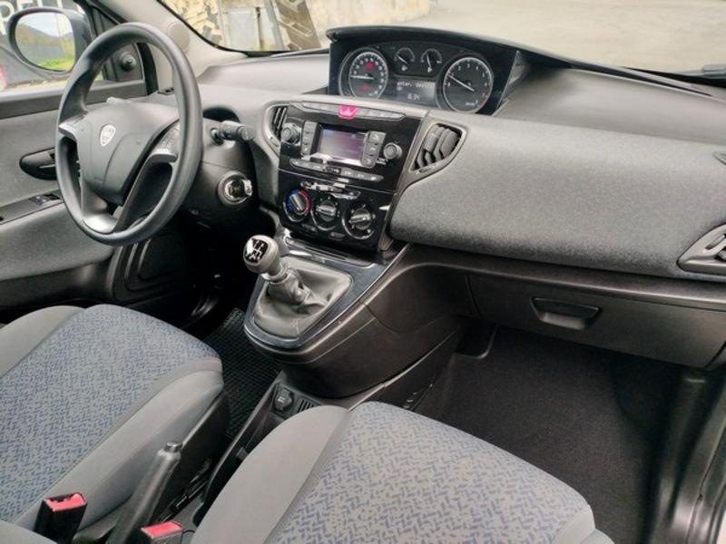 Lancia Ypsilon 1.0 FireFly 5 porte S&S Hybrid Silver