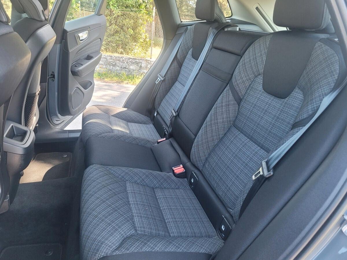 Volvo XC 60 B4 (d) AWD automatico Core