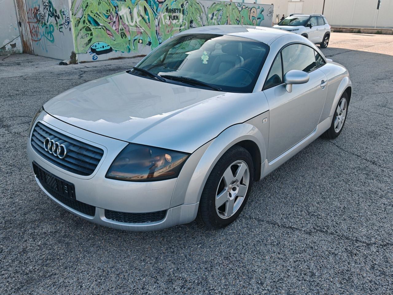 Audi TT 1.8 20V 180CV . PREZZO NON TRATTABILE .