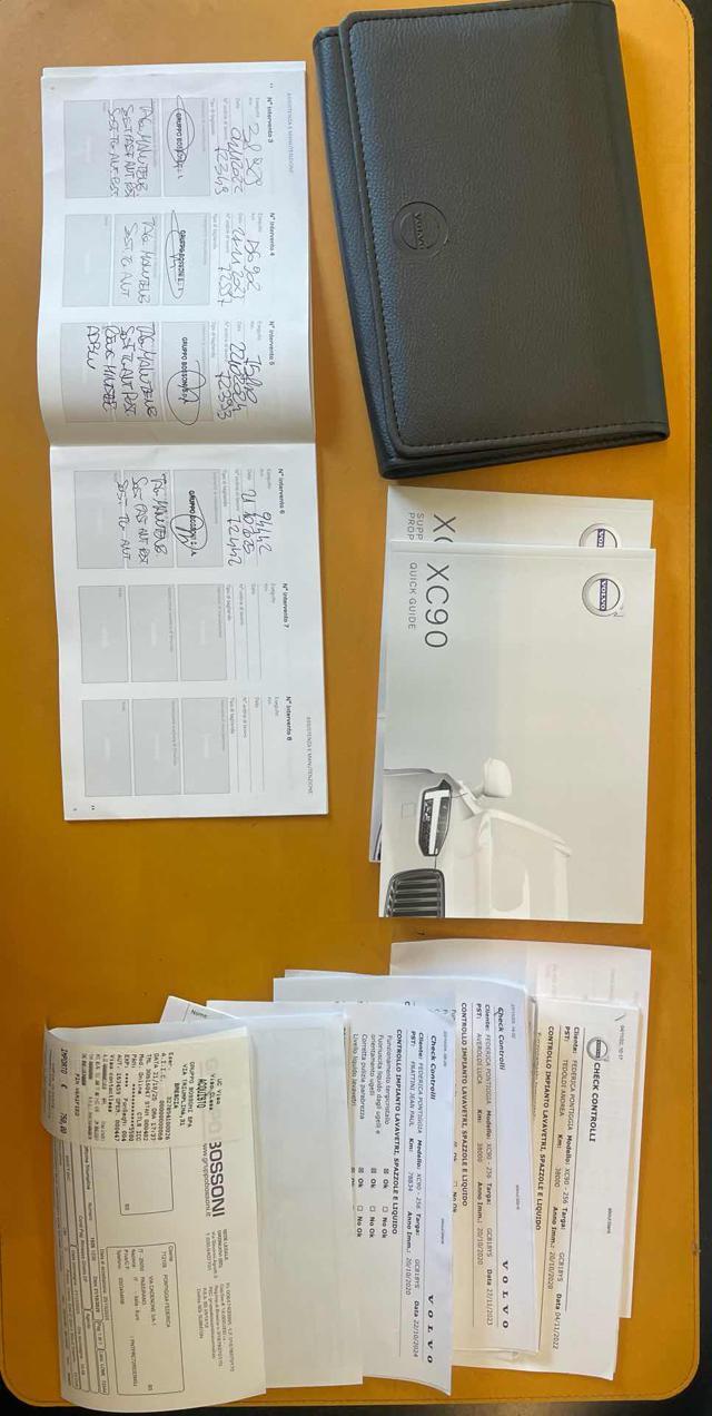 VOLVO XC90 B5 (d) AWD 7 posti Momentum *PELLE/TELC/LED*