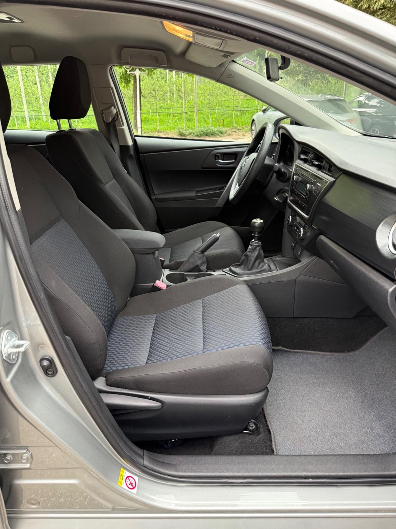 Toyota Auris Touring Sports 1.4 D-4D Active