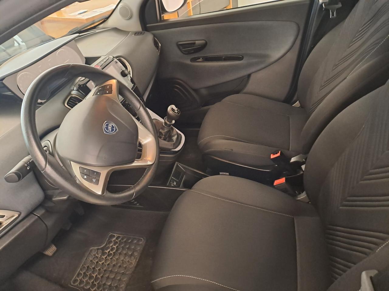 Lancia Ypsilon 1.0 FireFly 5 porte S&S Hybrid Ecochic Gold