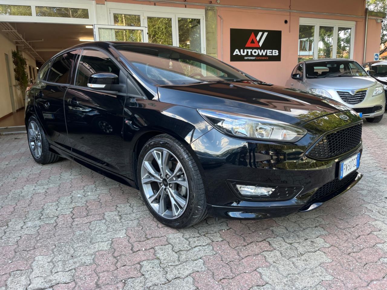 Ford Focus 1.0 EcoBoost 125 CV * ST -LINE*