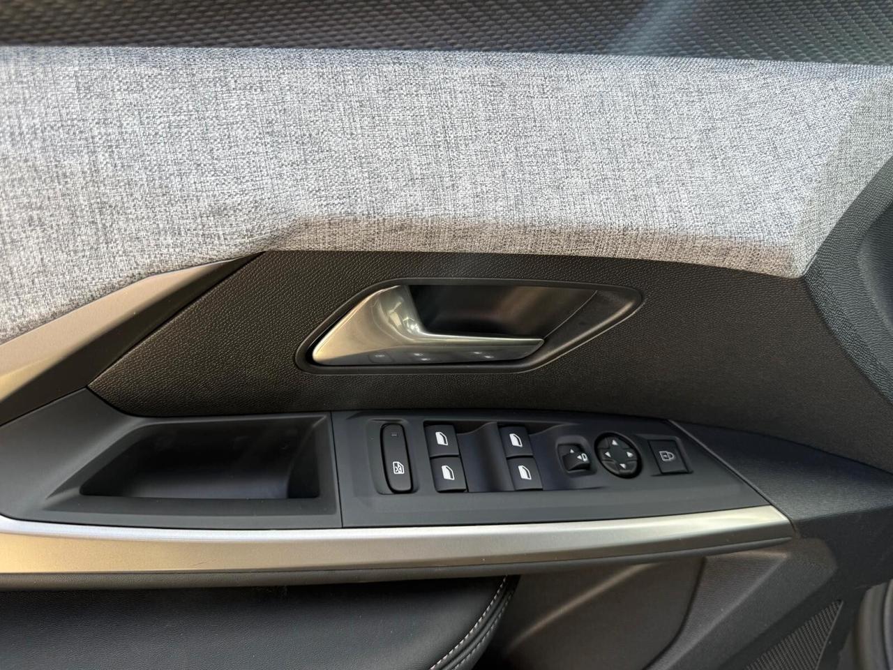 PEUGEOT 3008 HYBRID 136CV AUTOMATICA ALLURE KM0