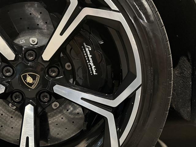 LAMBORGHINI Urus 4.0