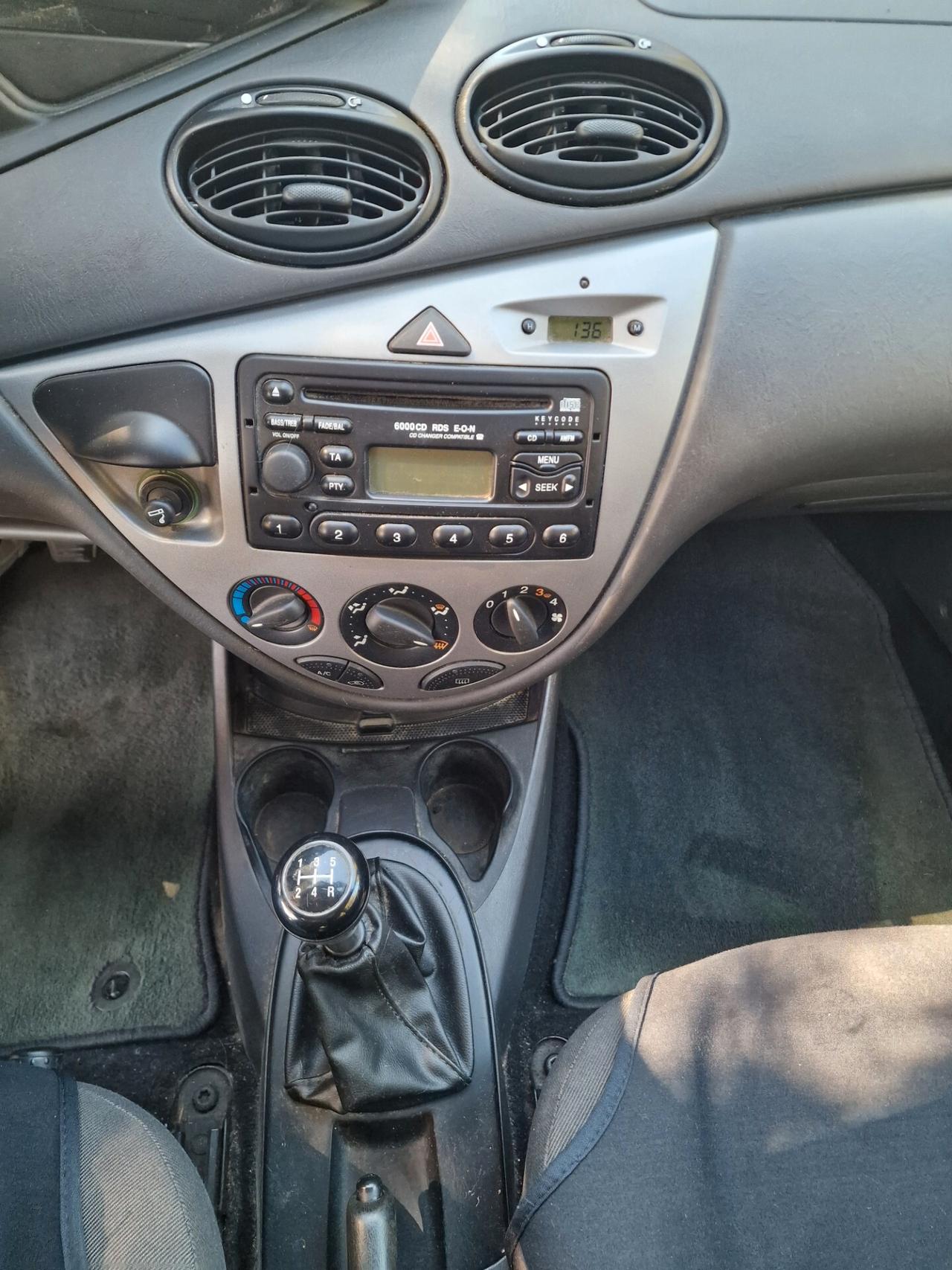 Ford Focus 1.6i 16V cat 5p. Ambiente