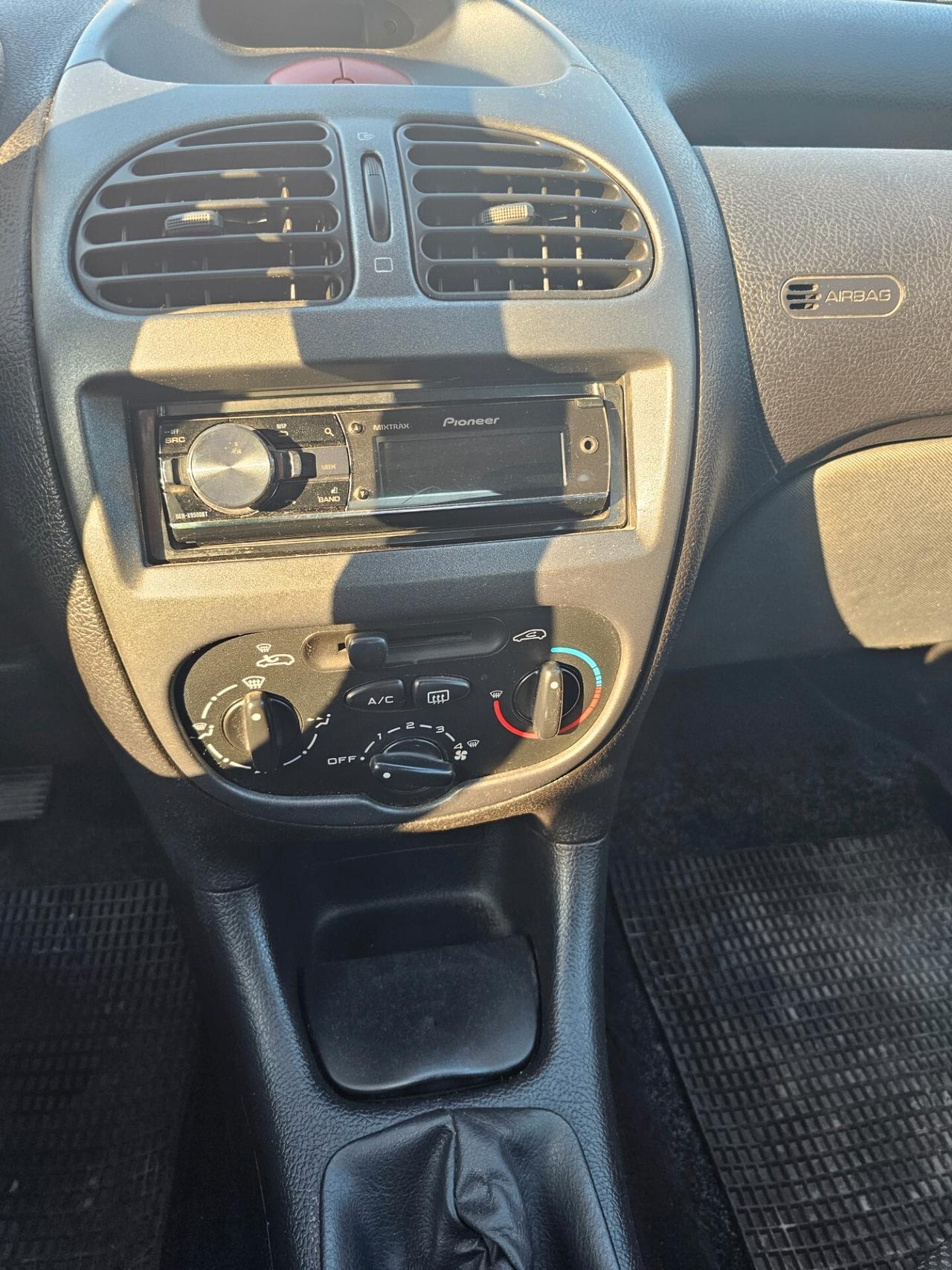 Peugeot 206 1.4 5p. Enfant Terrible