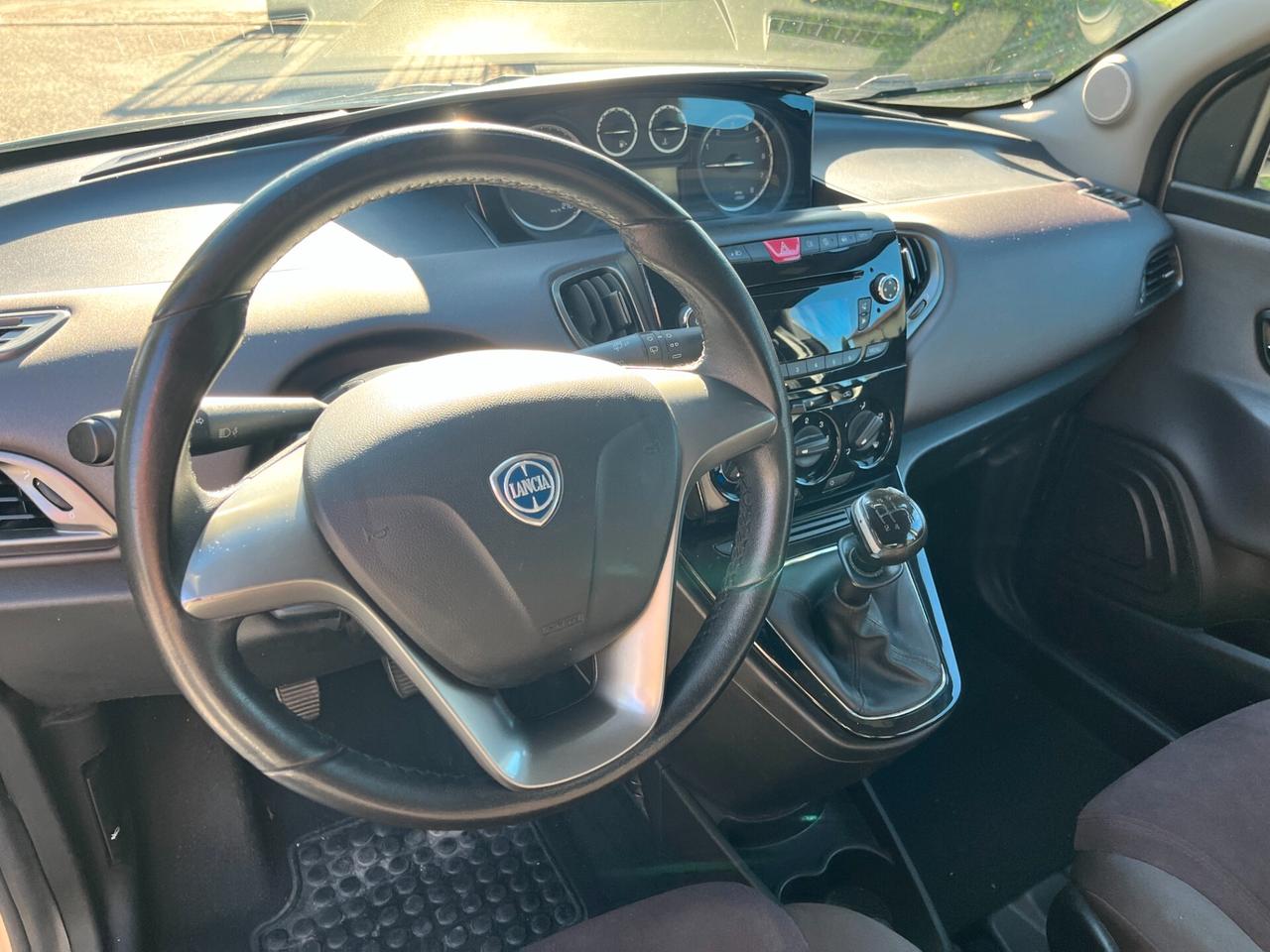 Lancia Ypsilon 1.2 69 CV 5 porte S&S Silver
