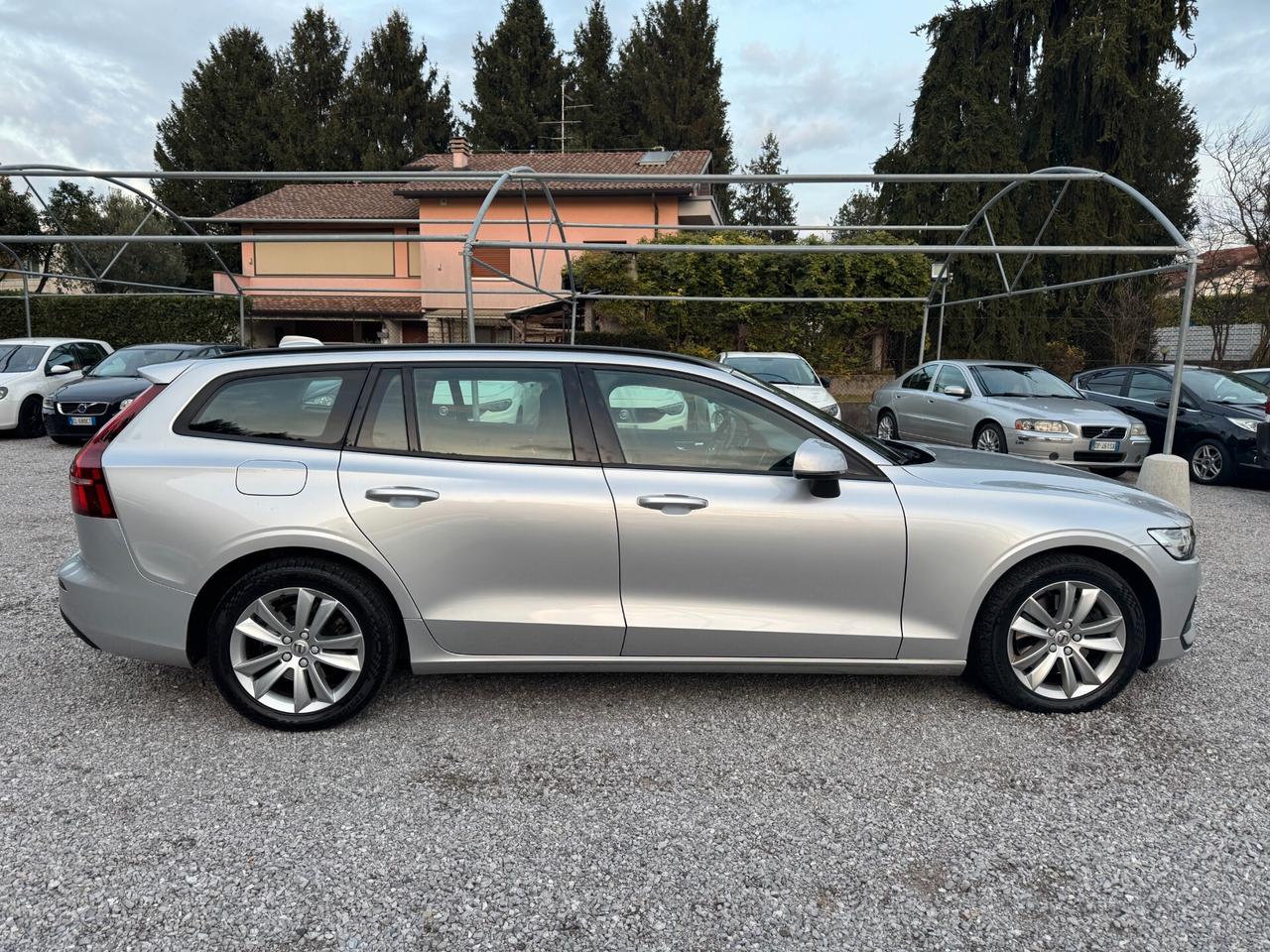 Volvo V60 B4 (d) Geartronic Momentum Business