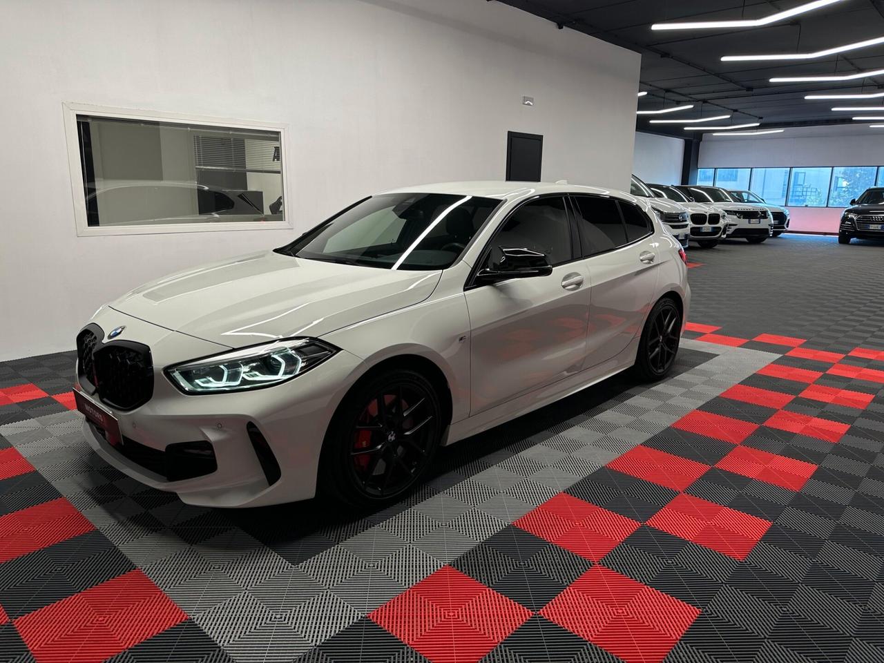 Bmw 118 118d 5p. Msport