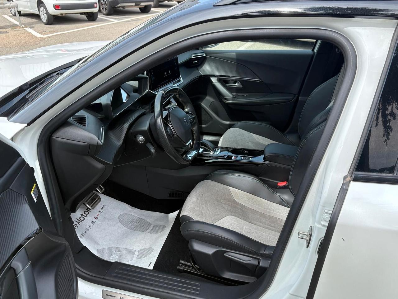 Peugeot 2008 motore elettrico 136 CV GT Pack