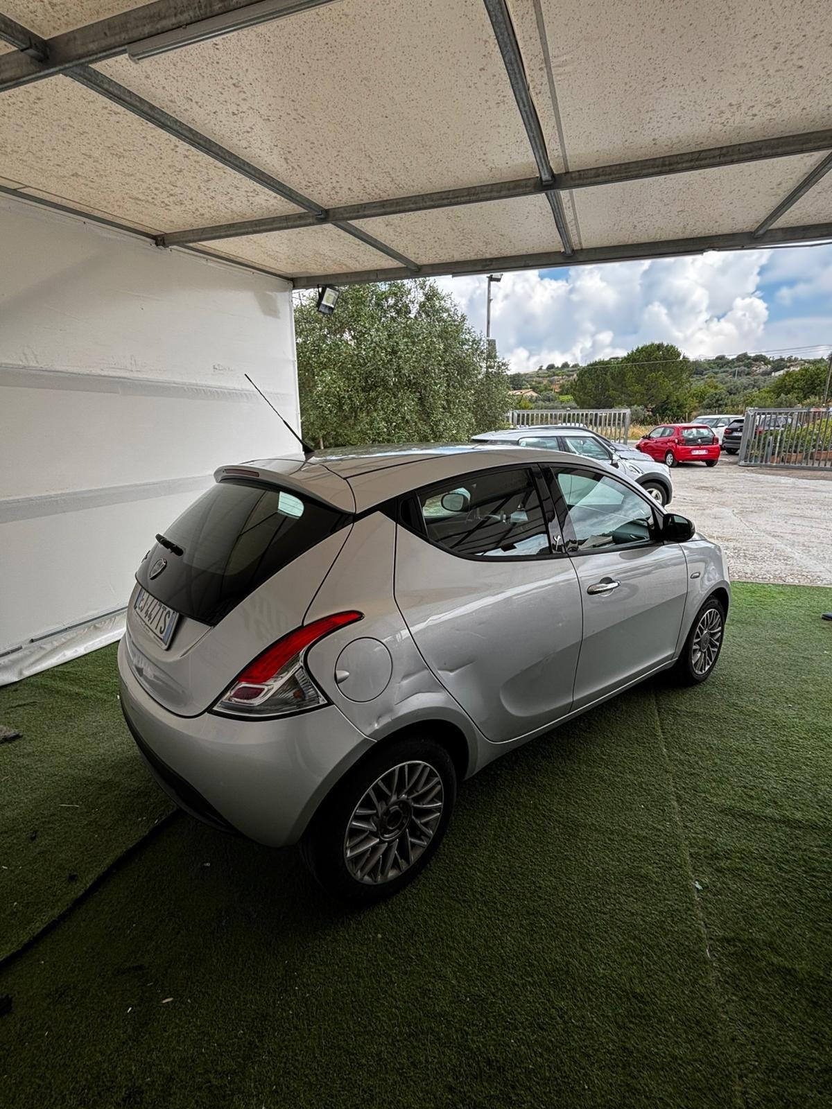 Lancia Ypsilon 1.3 MJT 75 CV Platinum