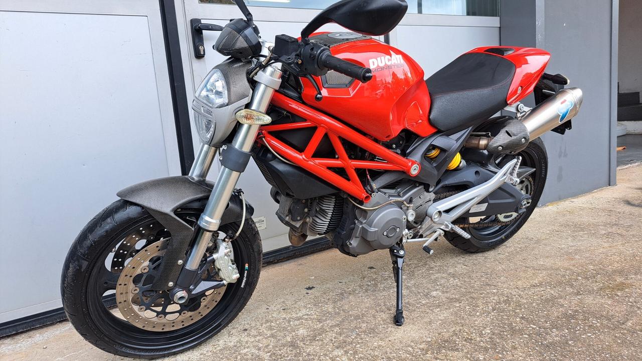 Ducati monster 696