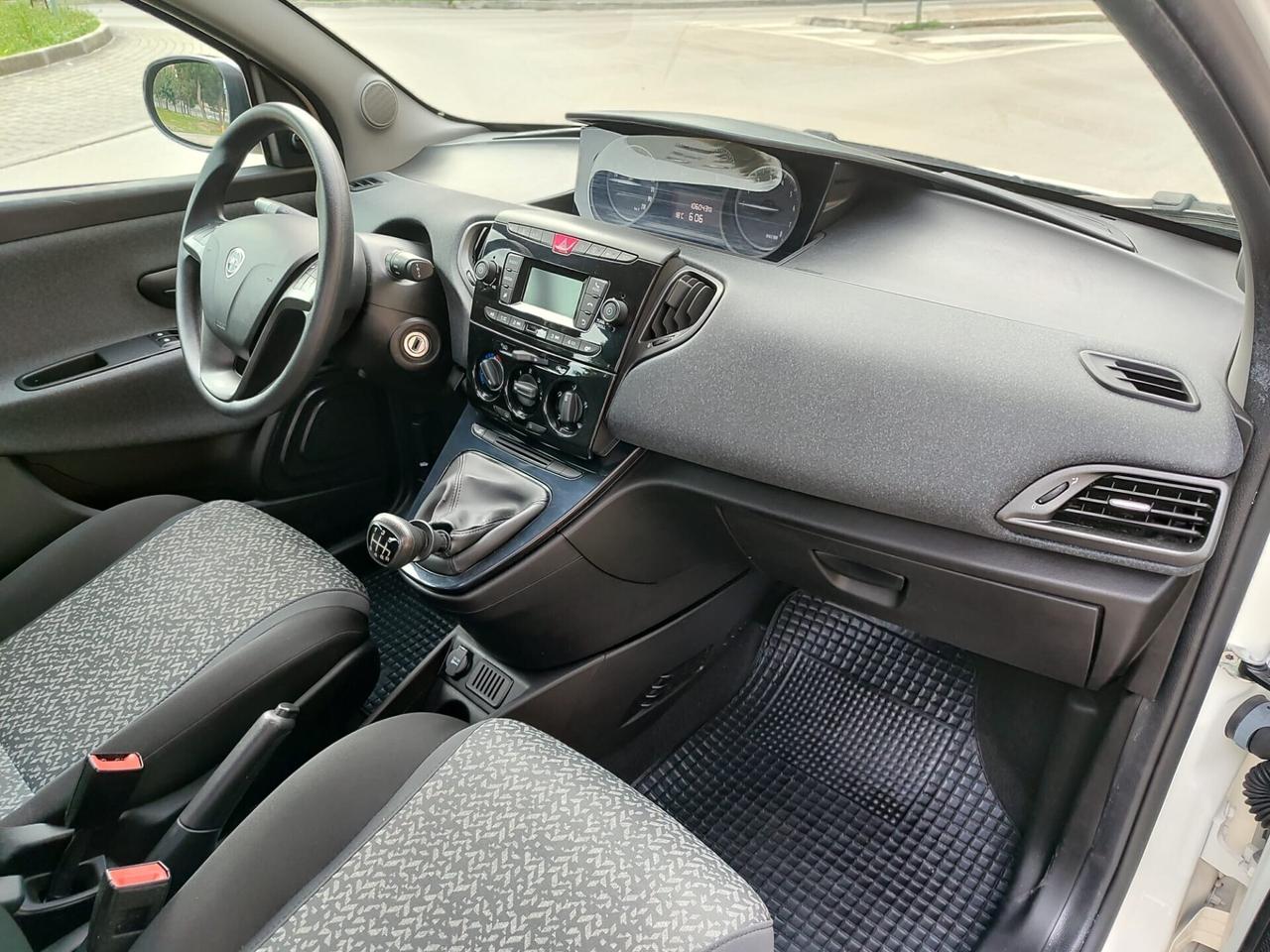 Lancia Ypsilon 1.0 HYBRID SILVER 70CV