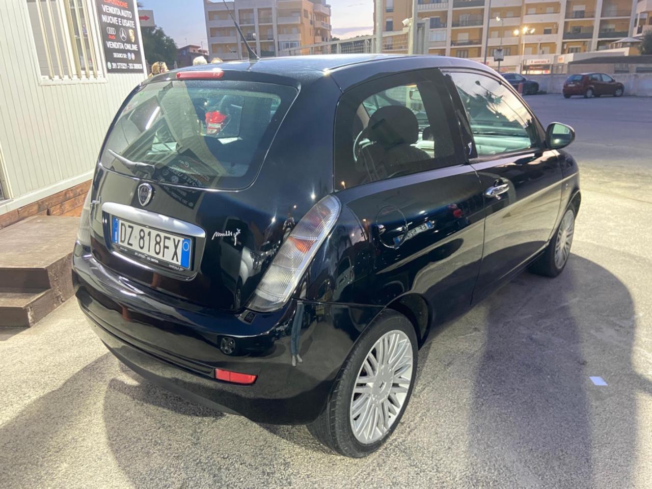 Lancia Ypsilon 1.3 MJT 75 CV Platino