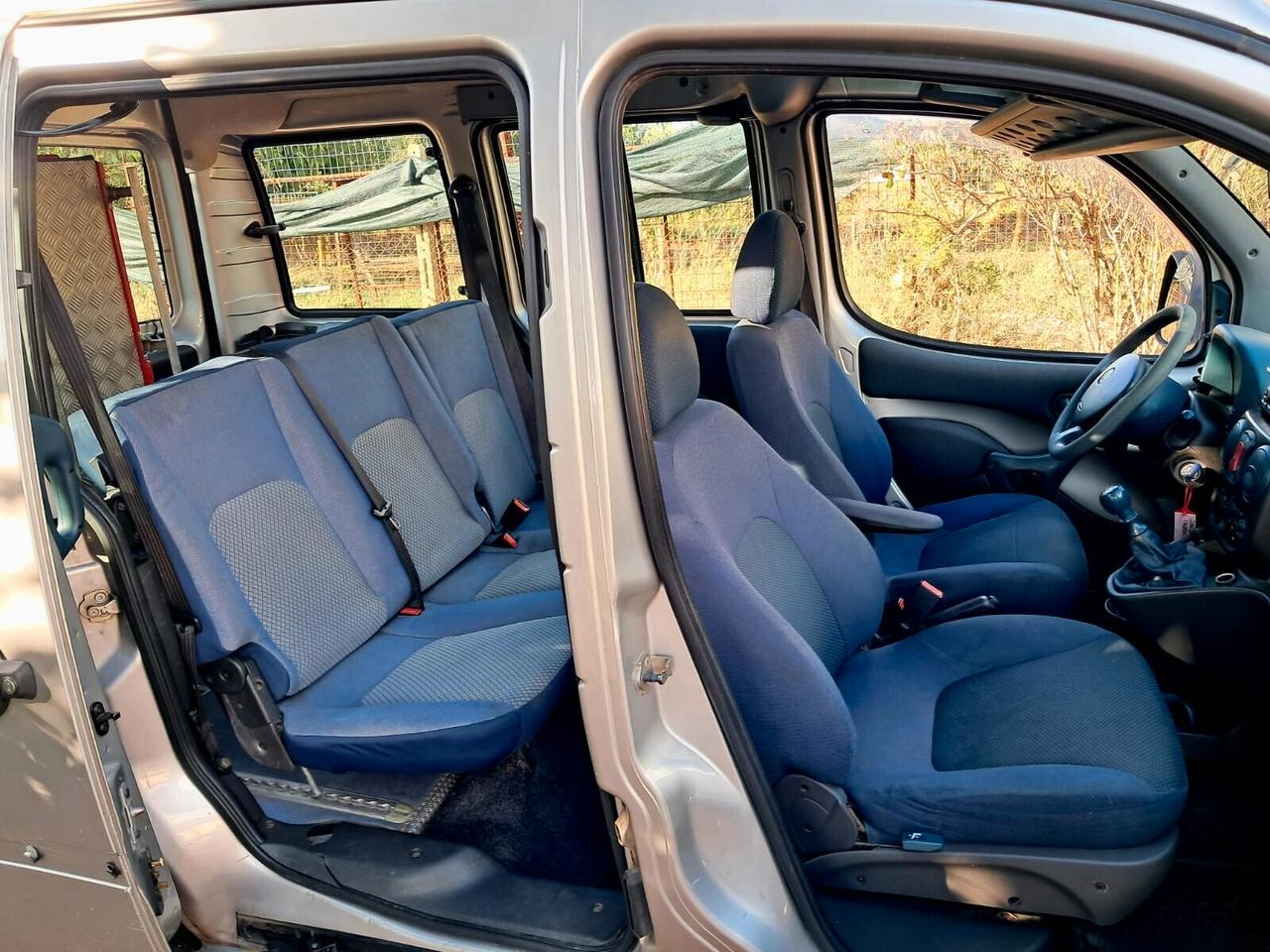 Fiat Doblo 1.6i TETTO ALTO TRASPORTO DISABILI