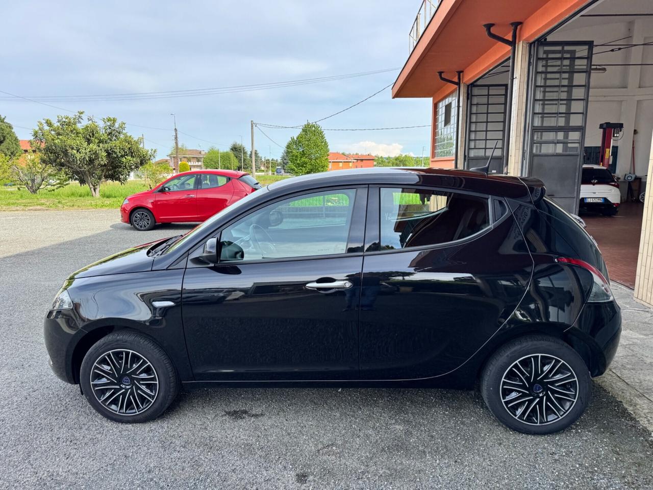 Lancia Ypsilon 1.0 Gold Hybrid