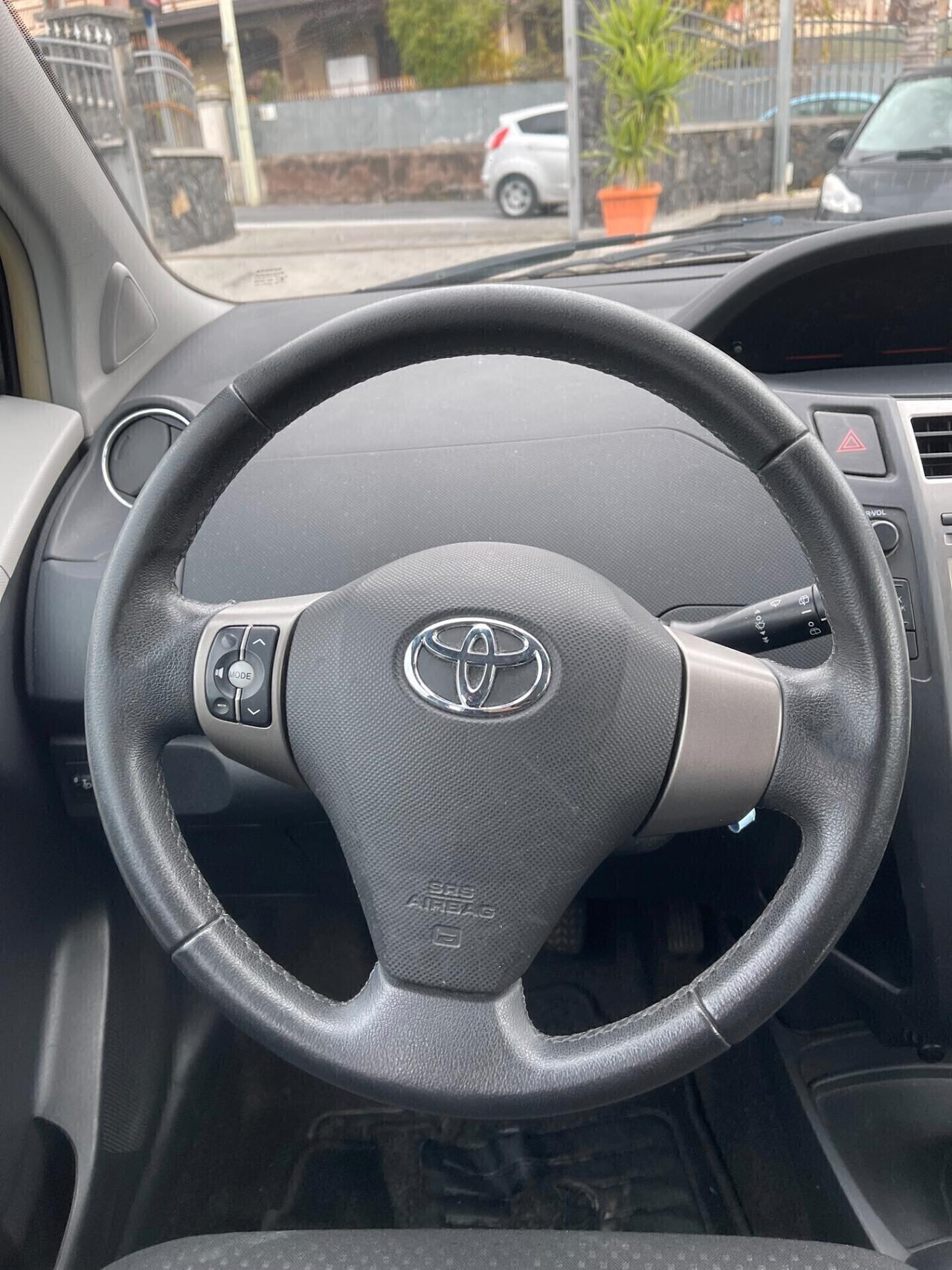 Toyota Yaris 1.0 5 porte Sol