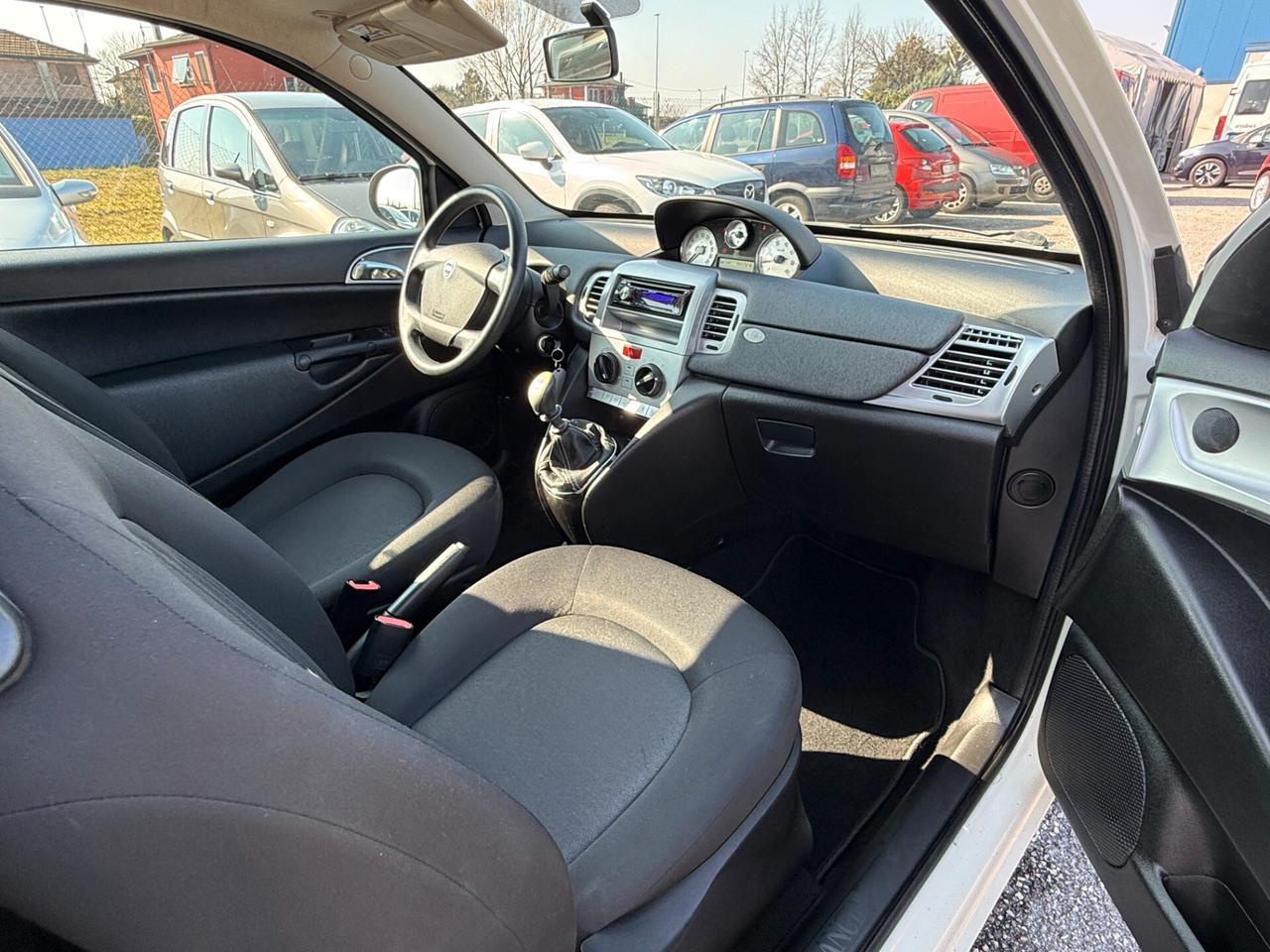 Lancia Ypsilon 1.2 69 CV Unyca