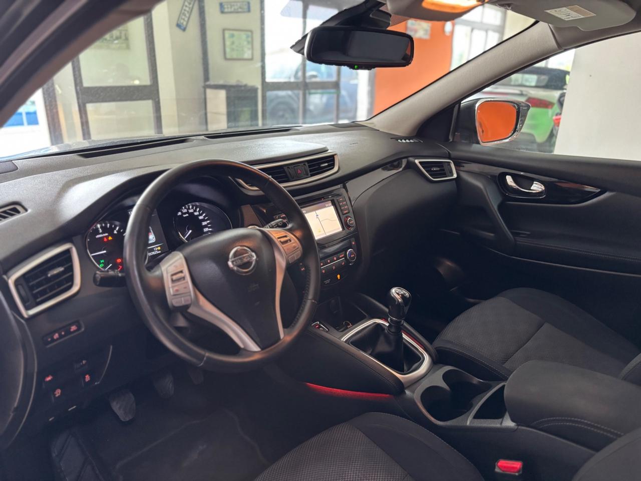 Nissan Qashqai 1.6 dCi 2WD Tekna tetto panoramico permute finanziamenti