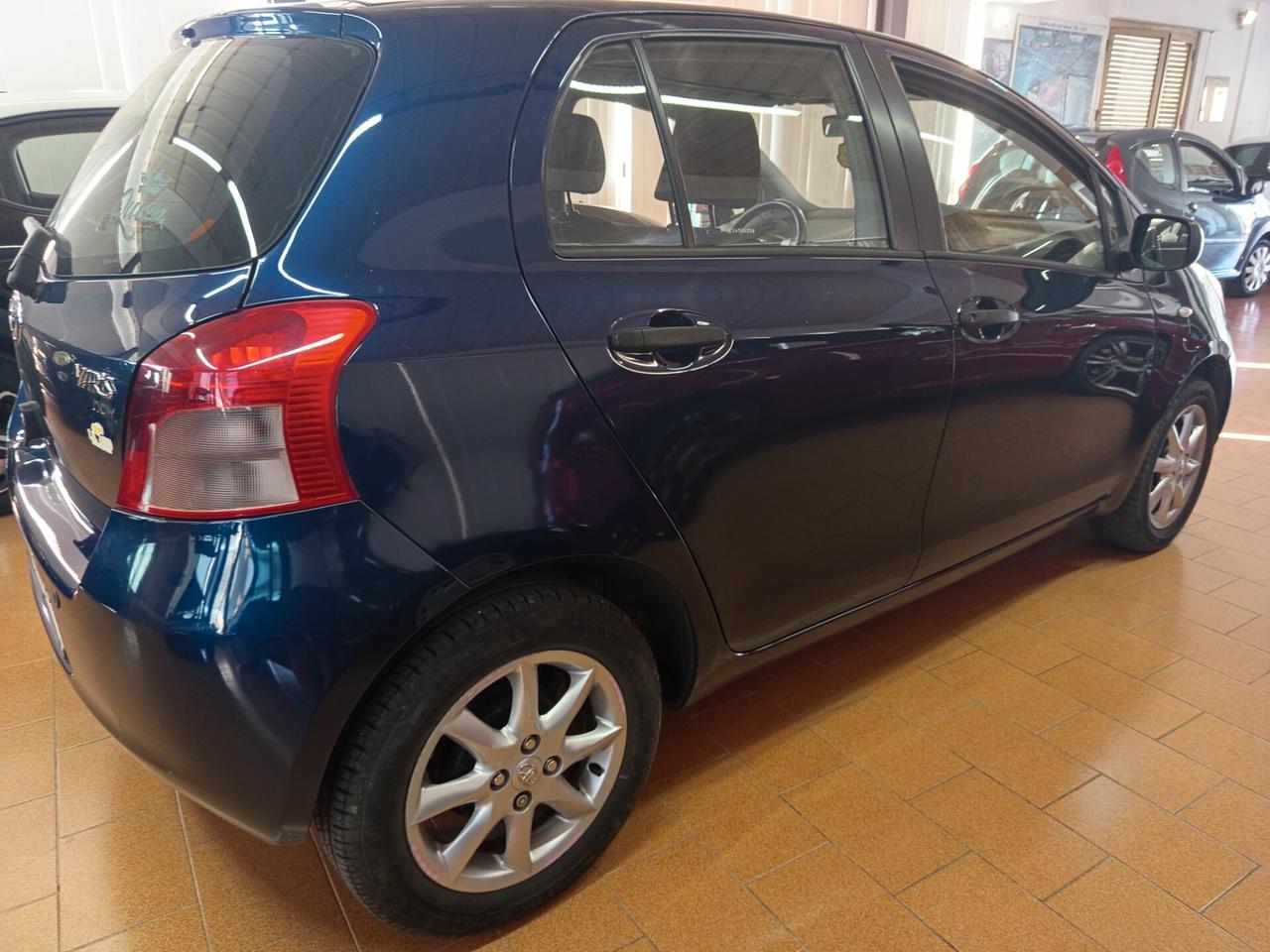 Toyota Yaris 1.0 5 porte, 126 Mila chilometri ok neopatentati