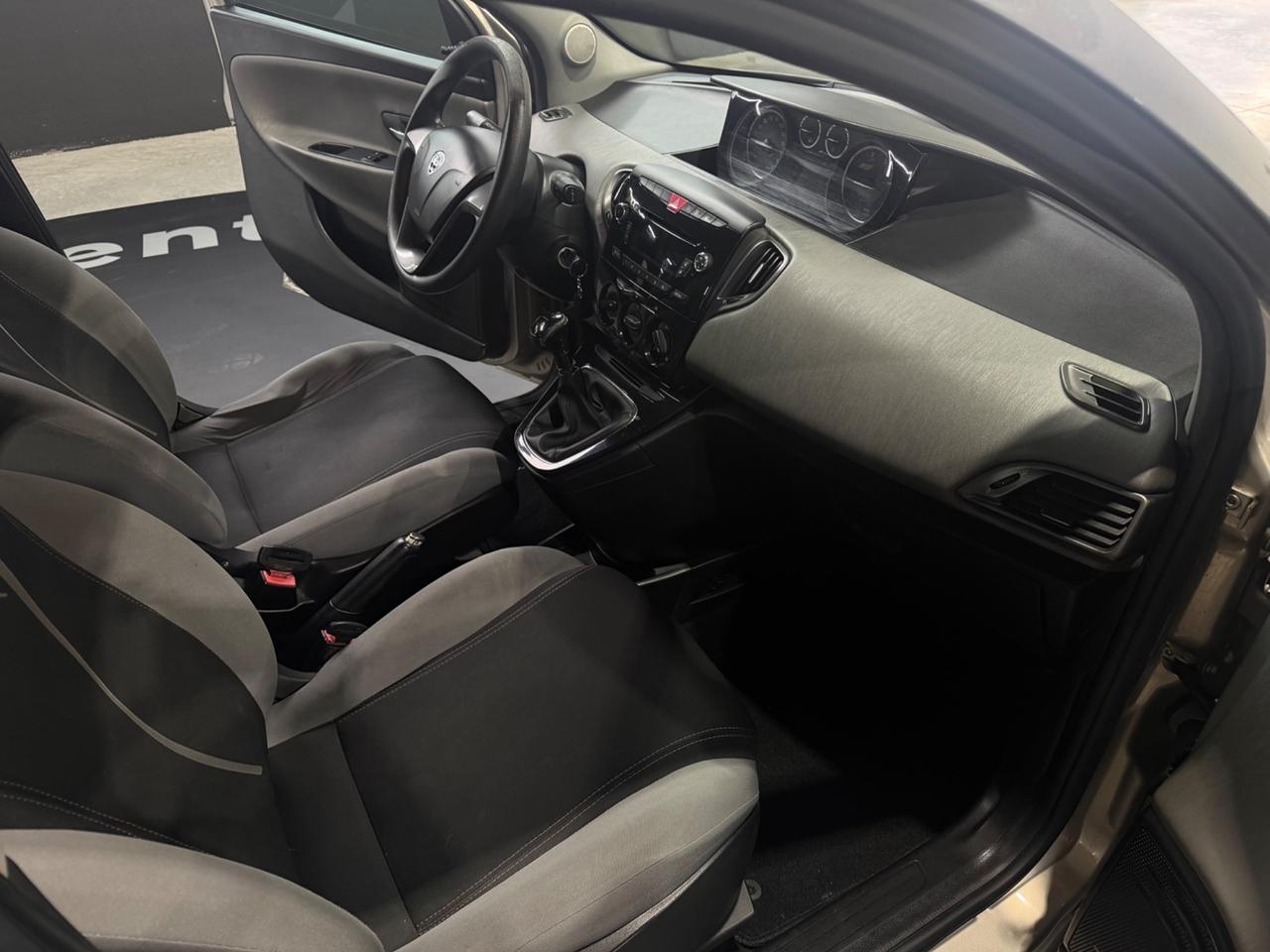 Lancia Ypsilon 1.3 MJT 16V 95 CV 5 porte S&S Silver