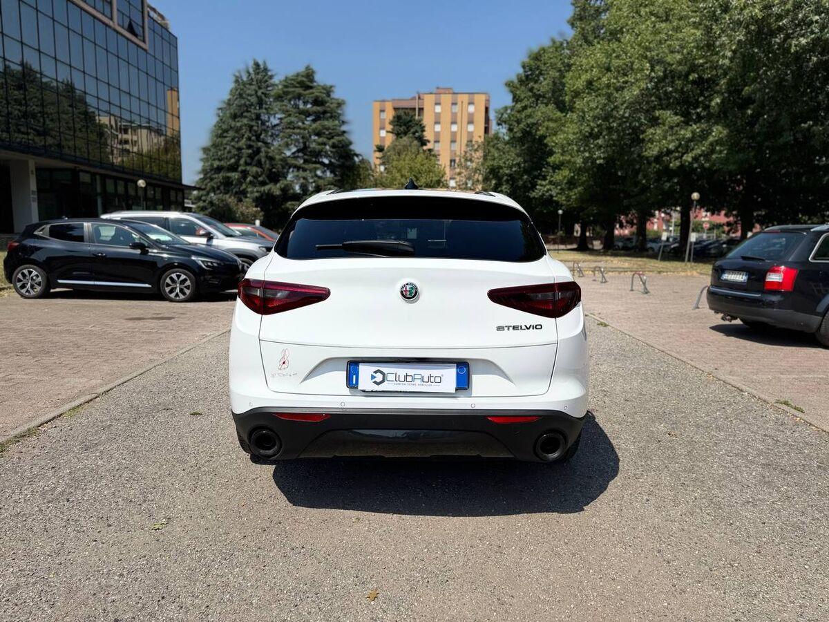 Alfa Romeo Stelvio 2.2 t Business rwd 160cv auto