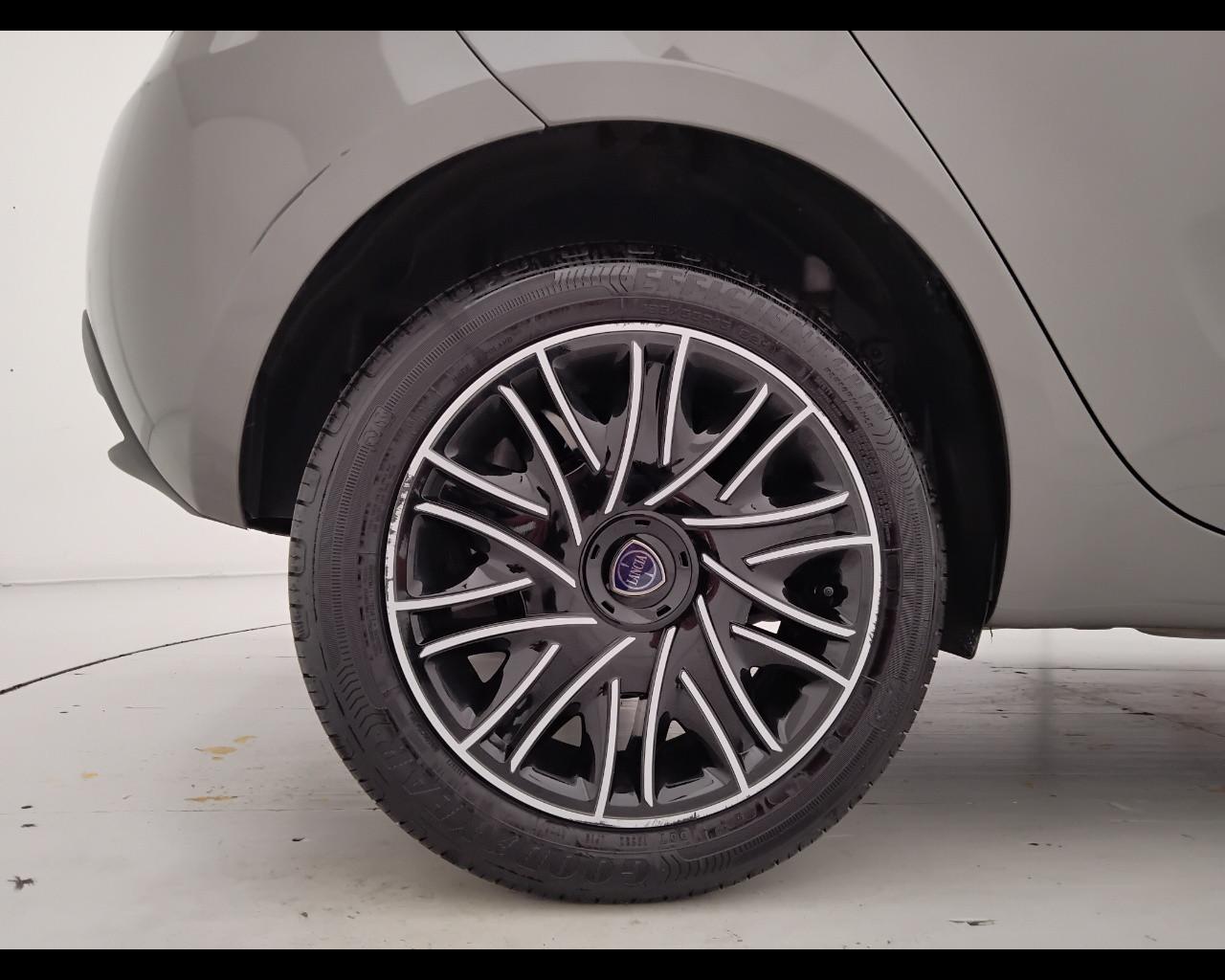 LANCIA Ypsilon III 2021 - Ypsilon 1.0 firefly hybrid Gold s&s 70cv