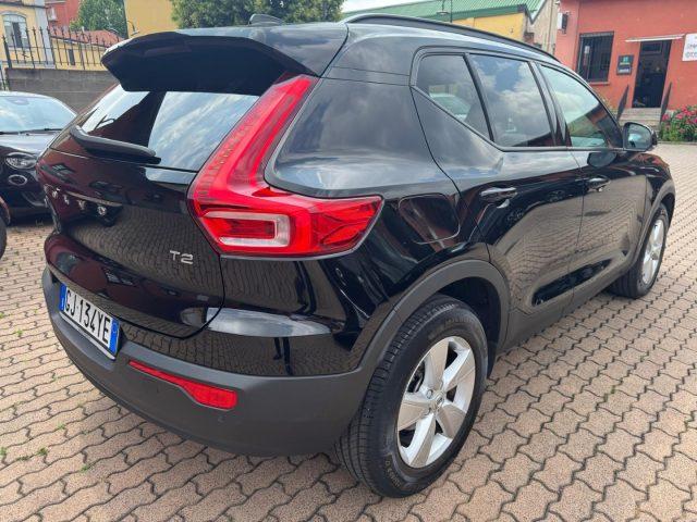 VOLVO XC40 T2 Momentum Core