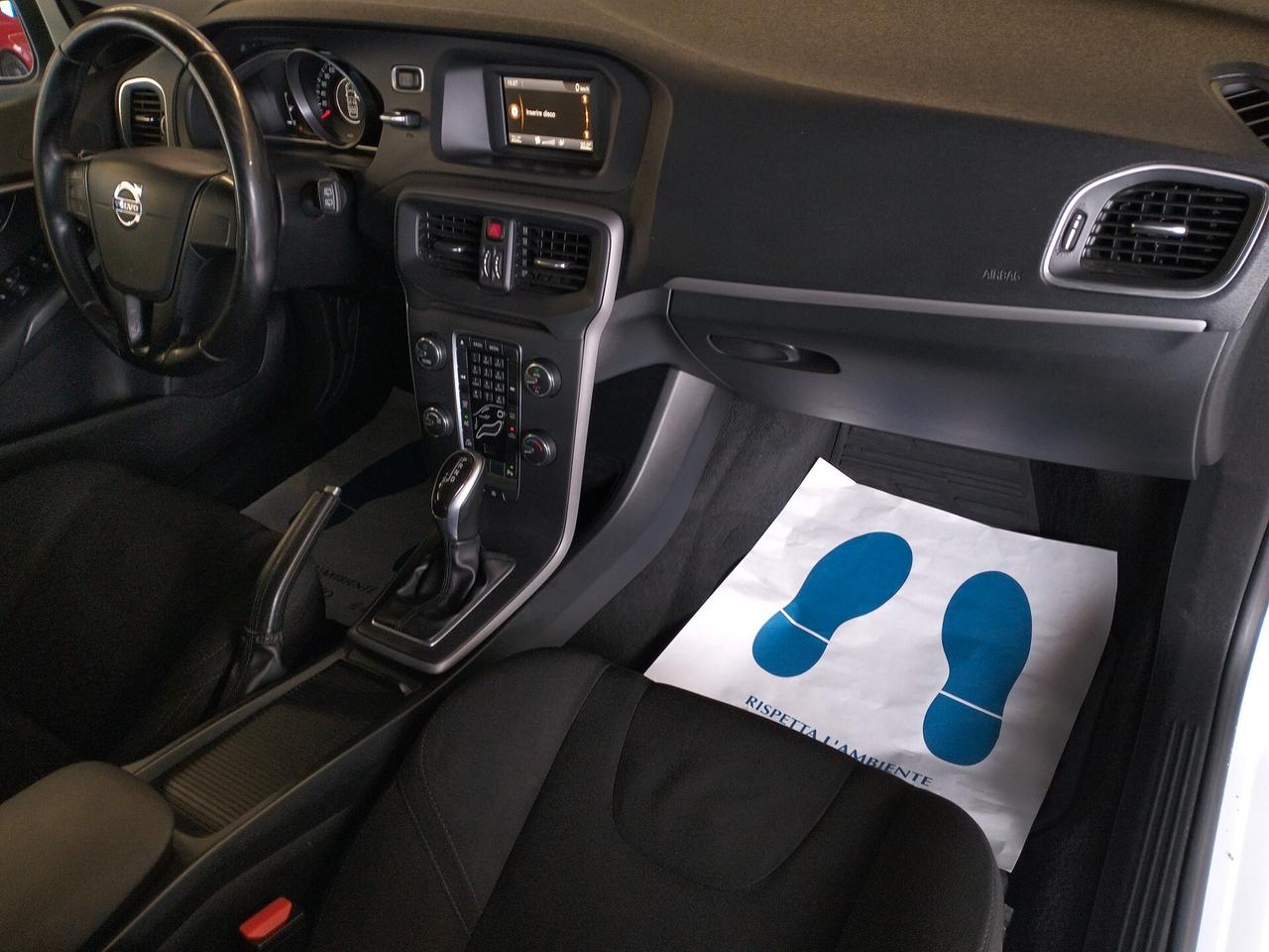 Volvo V40 1.6 d2 automatico - NEOPATENTATI