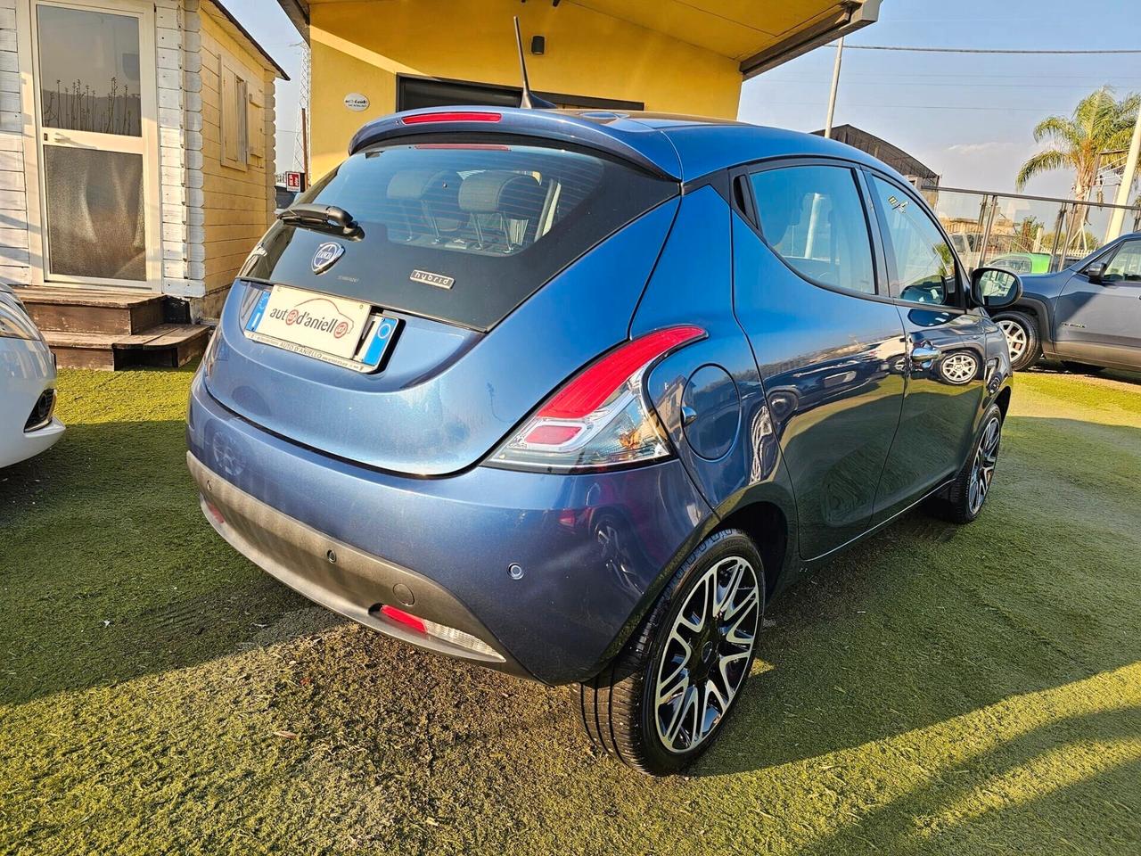 Lancia Ypsilon 1.0 FireFly 5 porte S&S Hybrid Platino