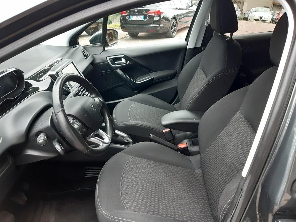 Peugeot 208 PureTech 82 5 porte Allure NEO PATENTATI