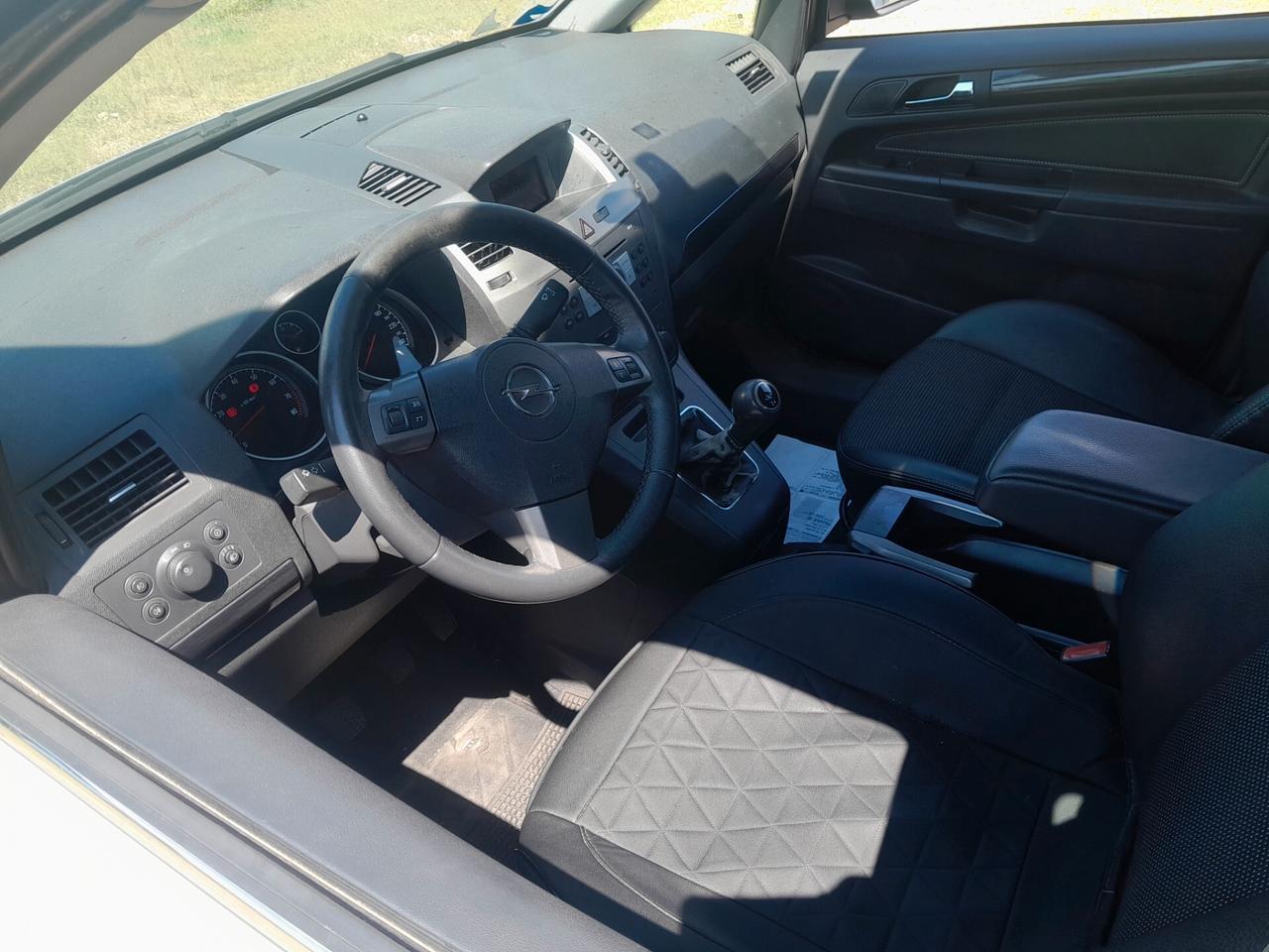Opel Zafira 1.8 16V VVT Cosmo