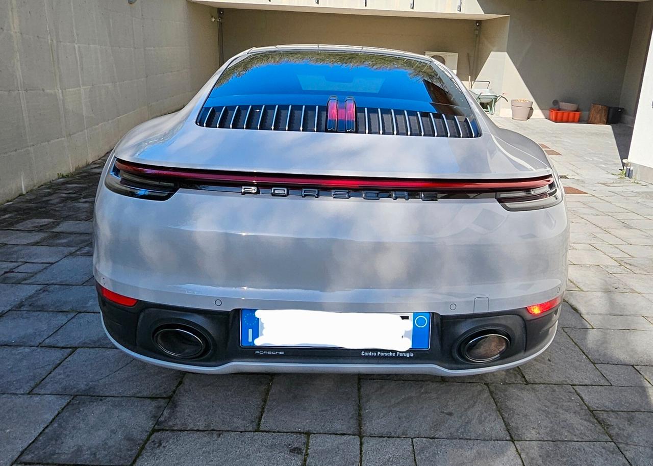 Porsche 911 Carrera 992 4