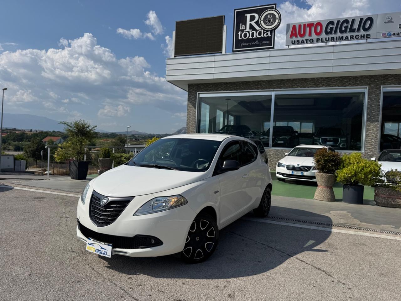 Lancia Ypsilon 1.3 MJT 16V 95 CV 5 porte S&S MOMO DESIGNE