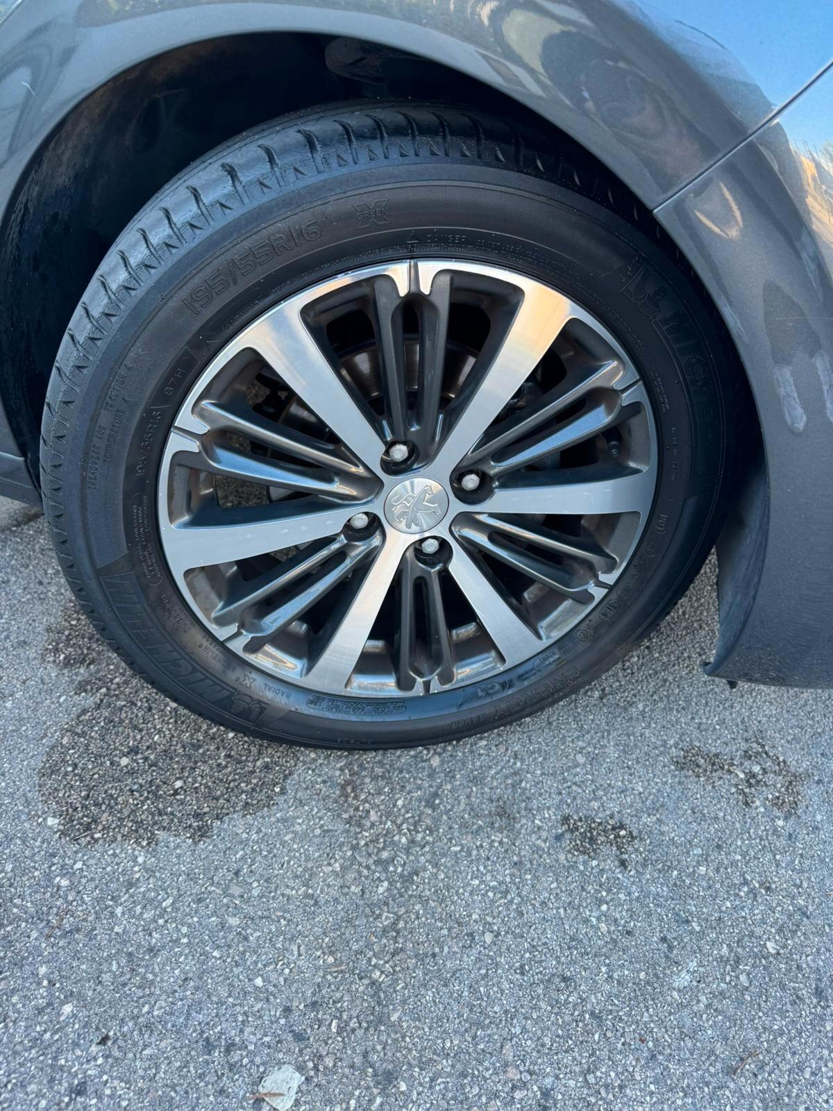 Peugeot 208 BlueHDi 75 5 porte Allure