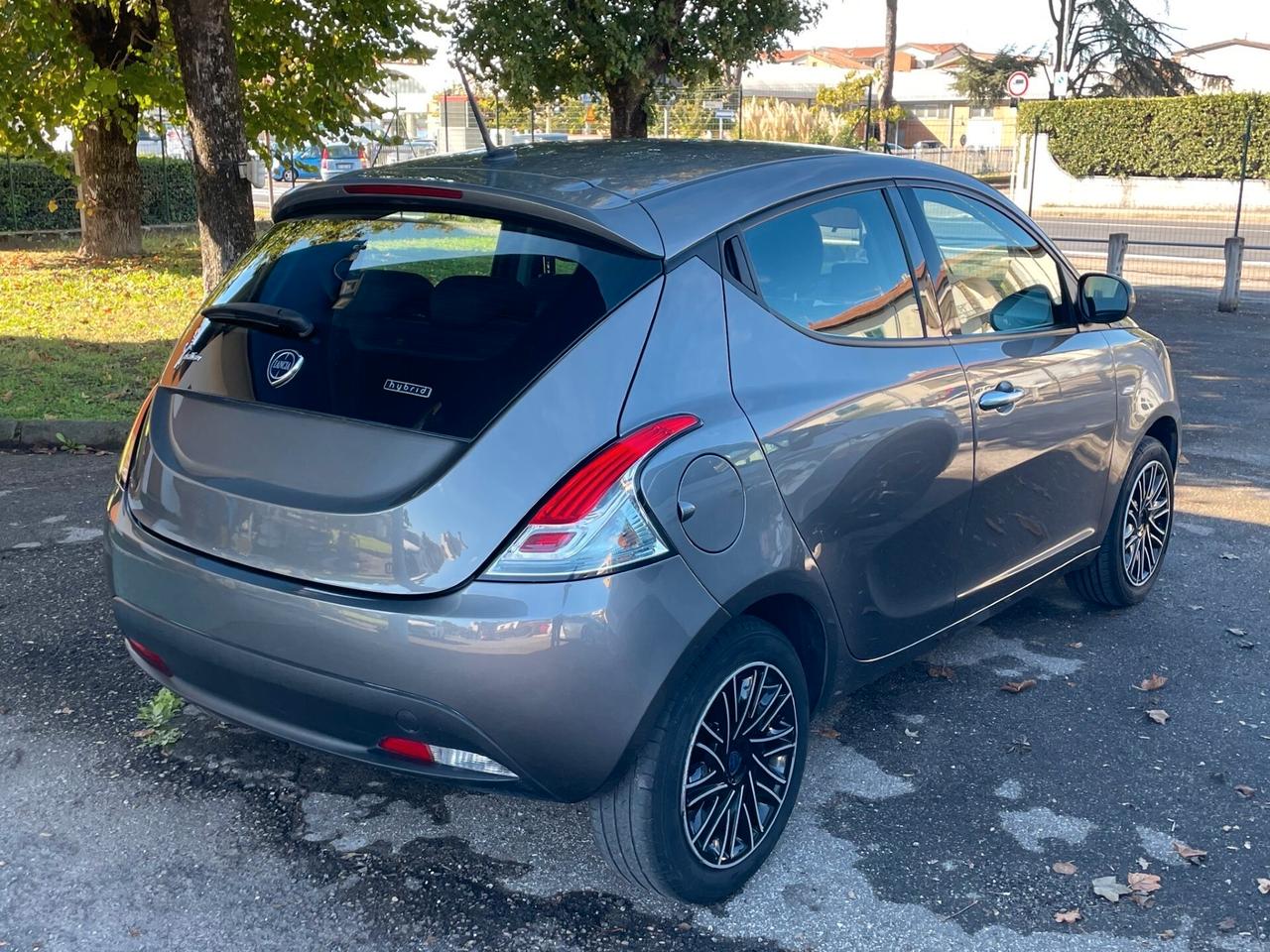 Lancia Ypsilon 1.0 FireFly Hybrid Silver GARANTITA