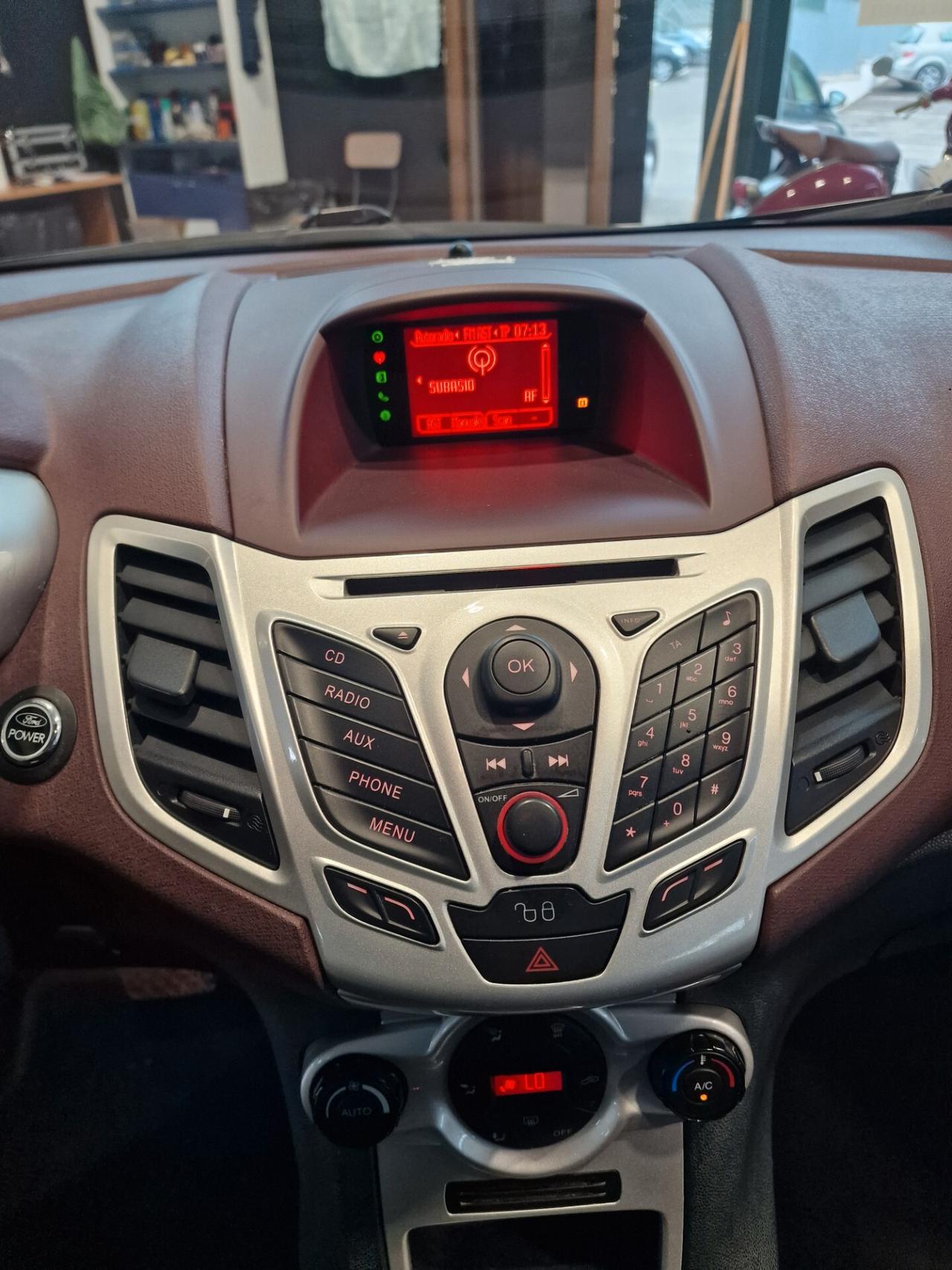 Ford Fiesta 1.4 b, AUTOMATICO GUIDABILE DA DISABILI.