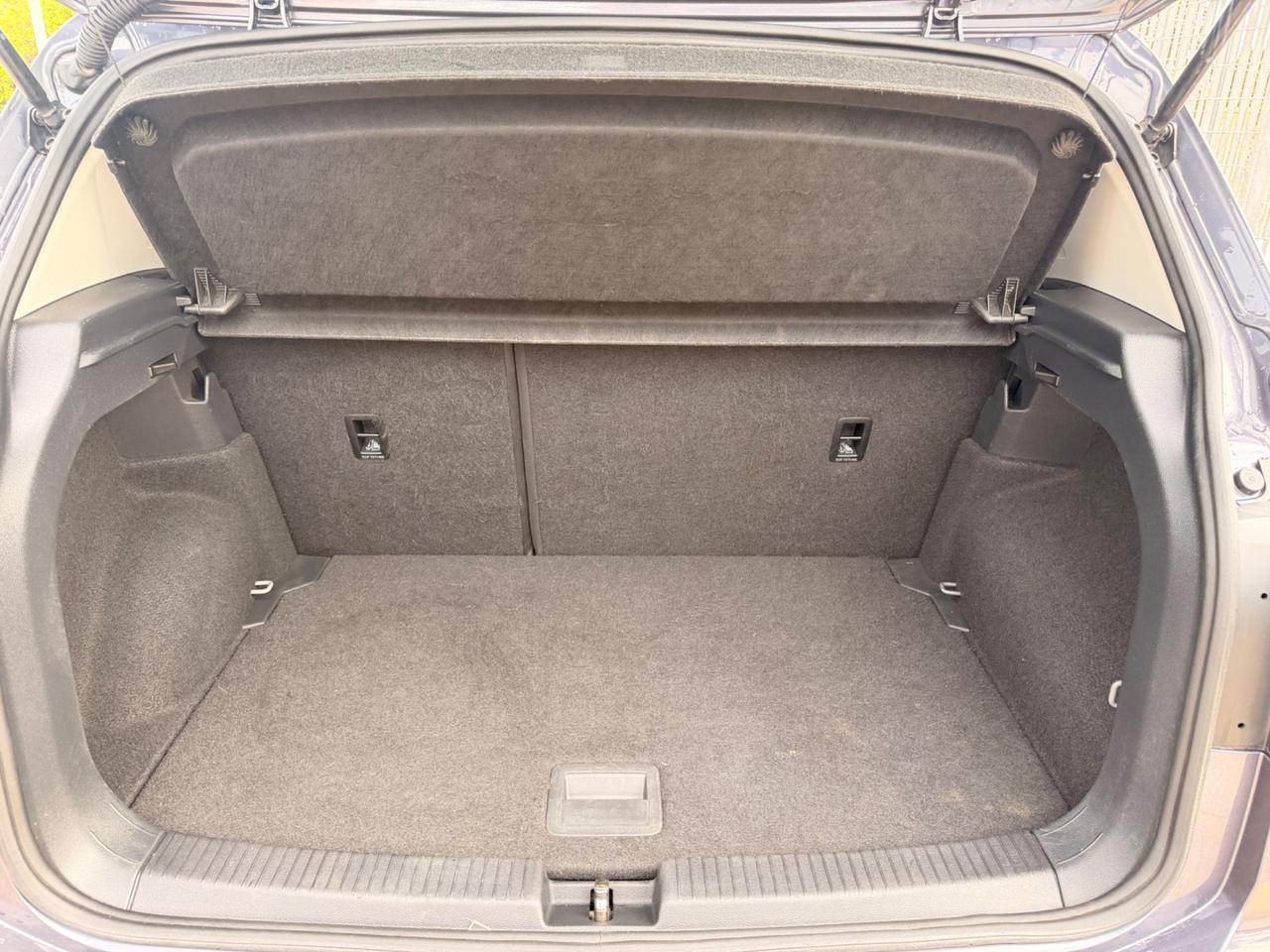 Volkswagen T-Cross 1.0 TSI R-LINE -2023