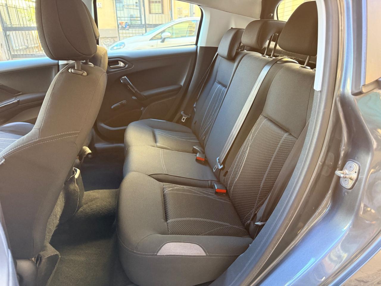 Peugeot 208 1.4 HDi 68 CV 5 porte Business