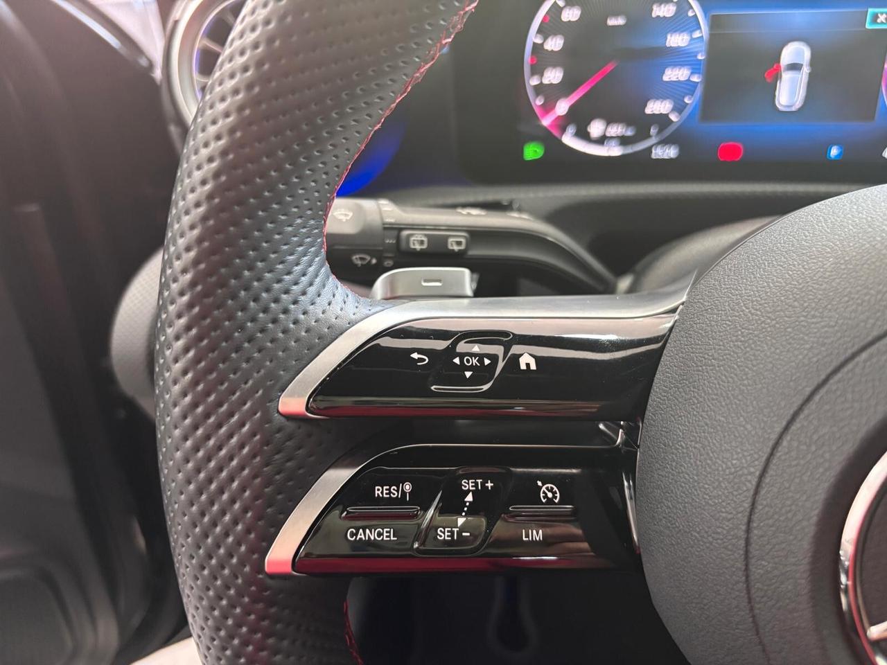 MERCEDES-BENZ A180D PREMIUM AMG TETTO-NAVI-LED