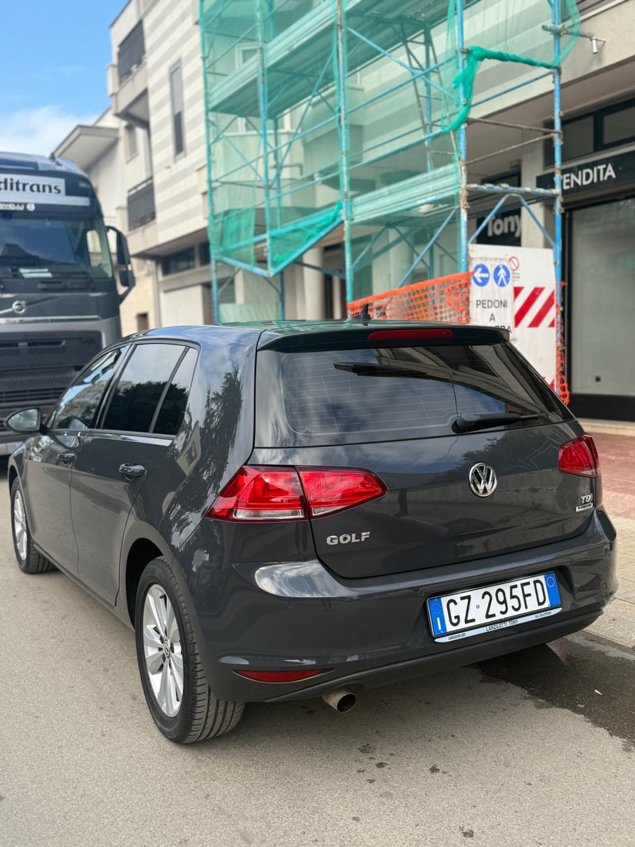 Volkswagen Golf 5p 1.6 tdi 110cv NAVI,APP CONNECT,SEDILI RISCALD.ATISENSORI DI PARCHEGGIO,DISTRIBUZIONE FATTA 10/25