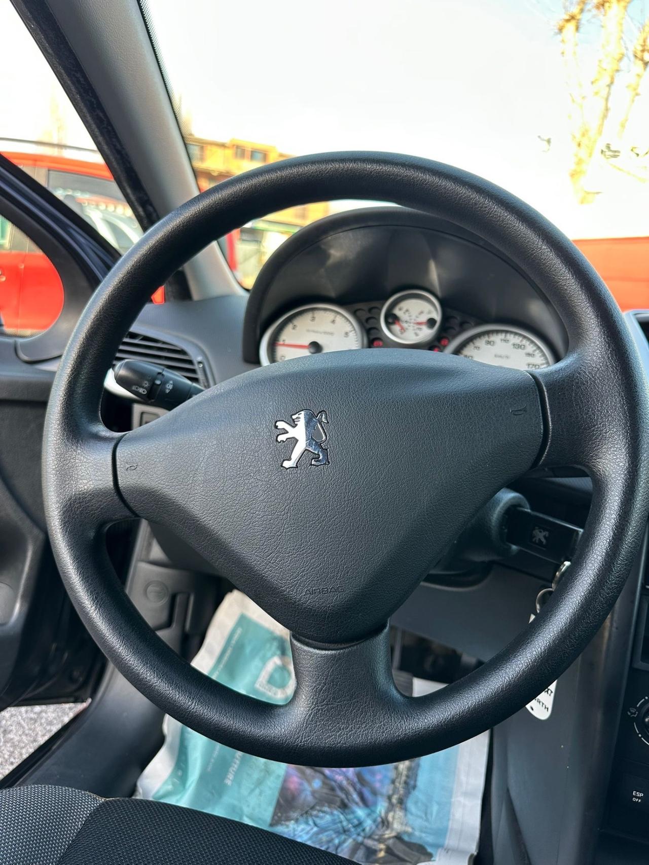 Peugeot 207 1.4 bezina