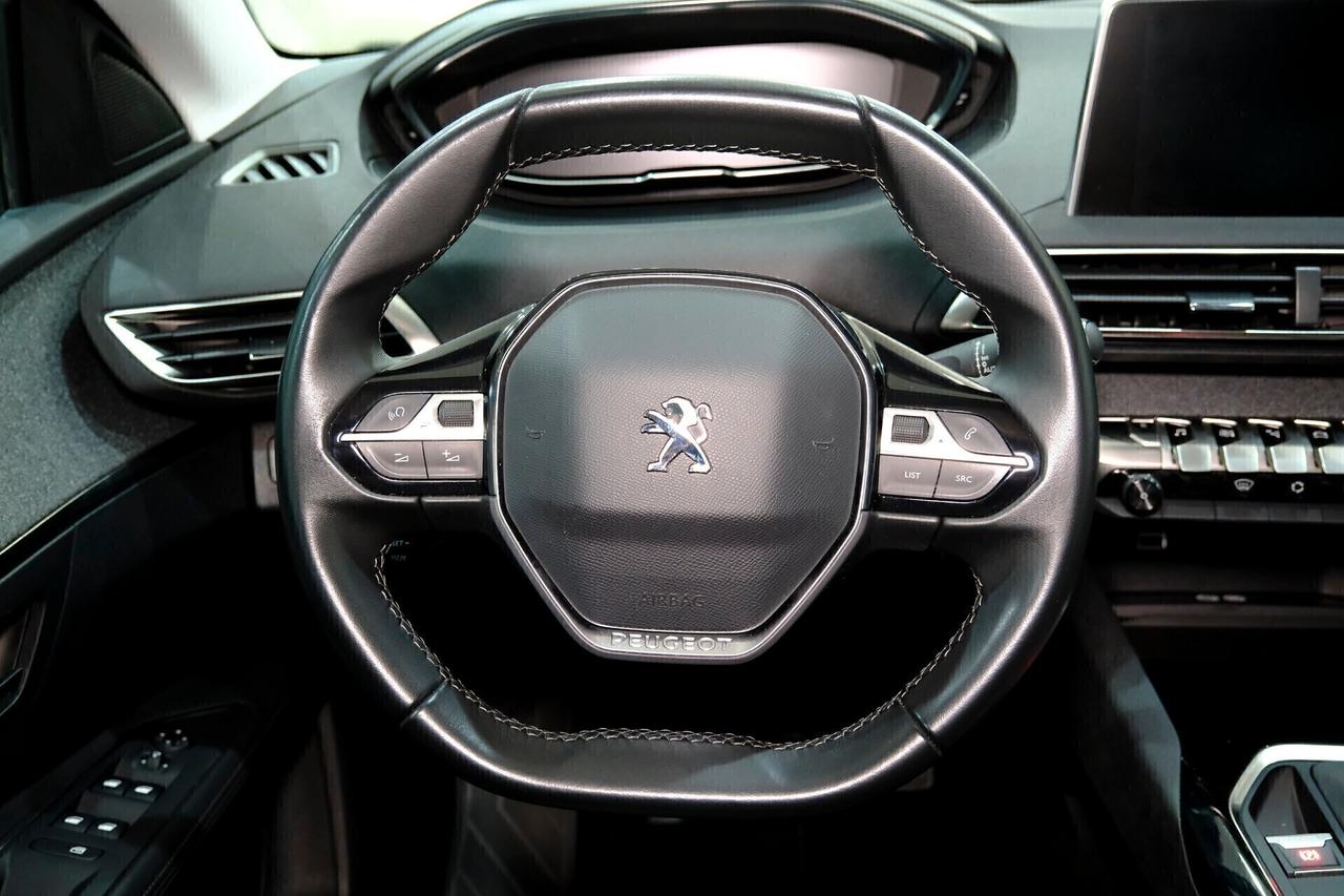 Peugeot 3008 ALLURE 12oo T 130cv COCKPIT LED e NAV